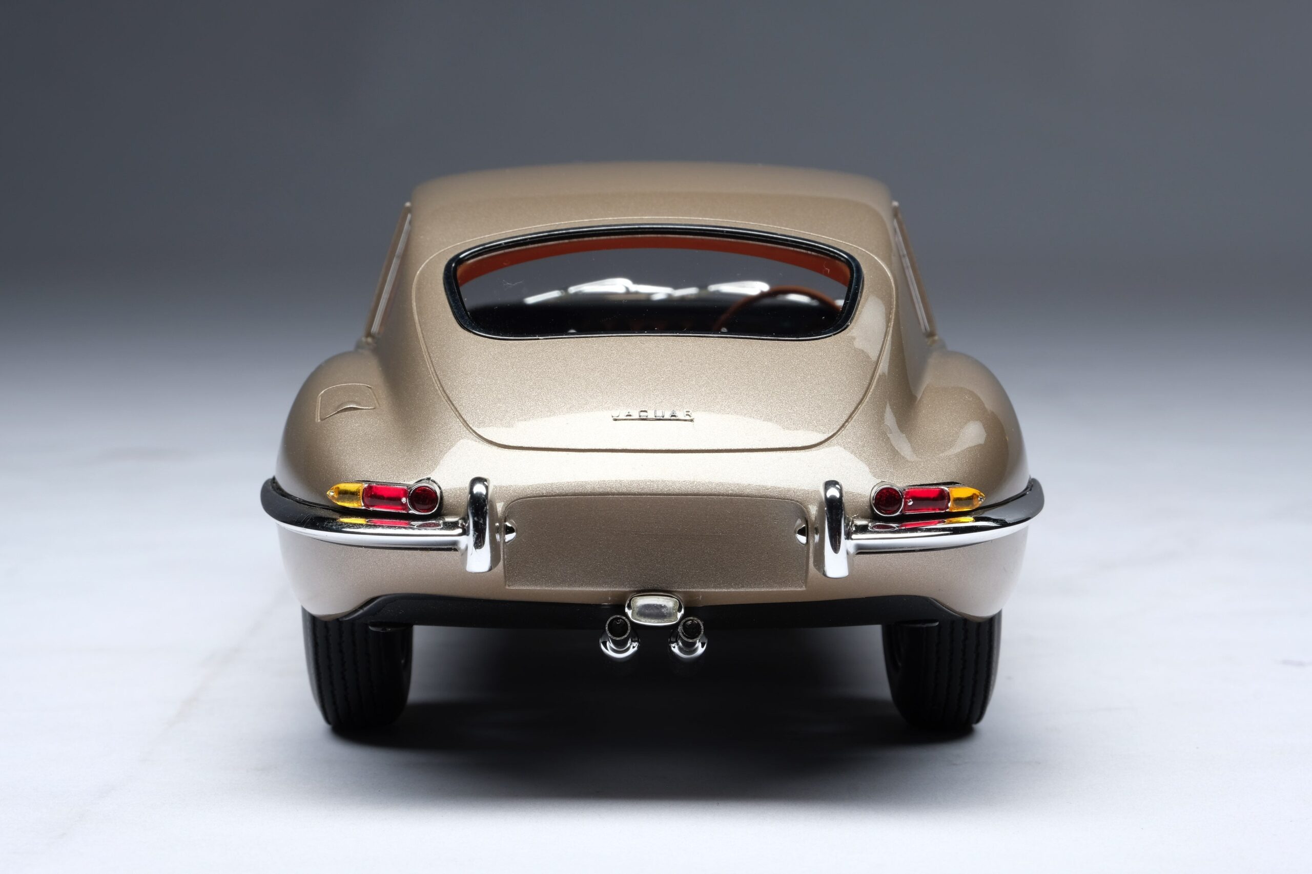 Amalgam Jaguar E-type Coupe | 1:18 – Bild 6
