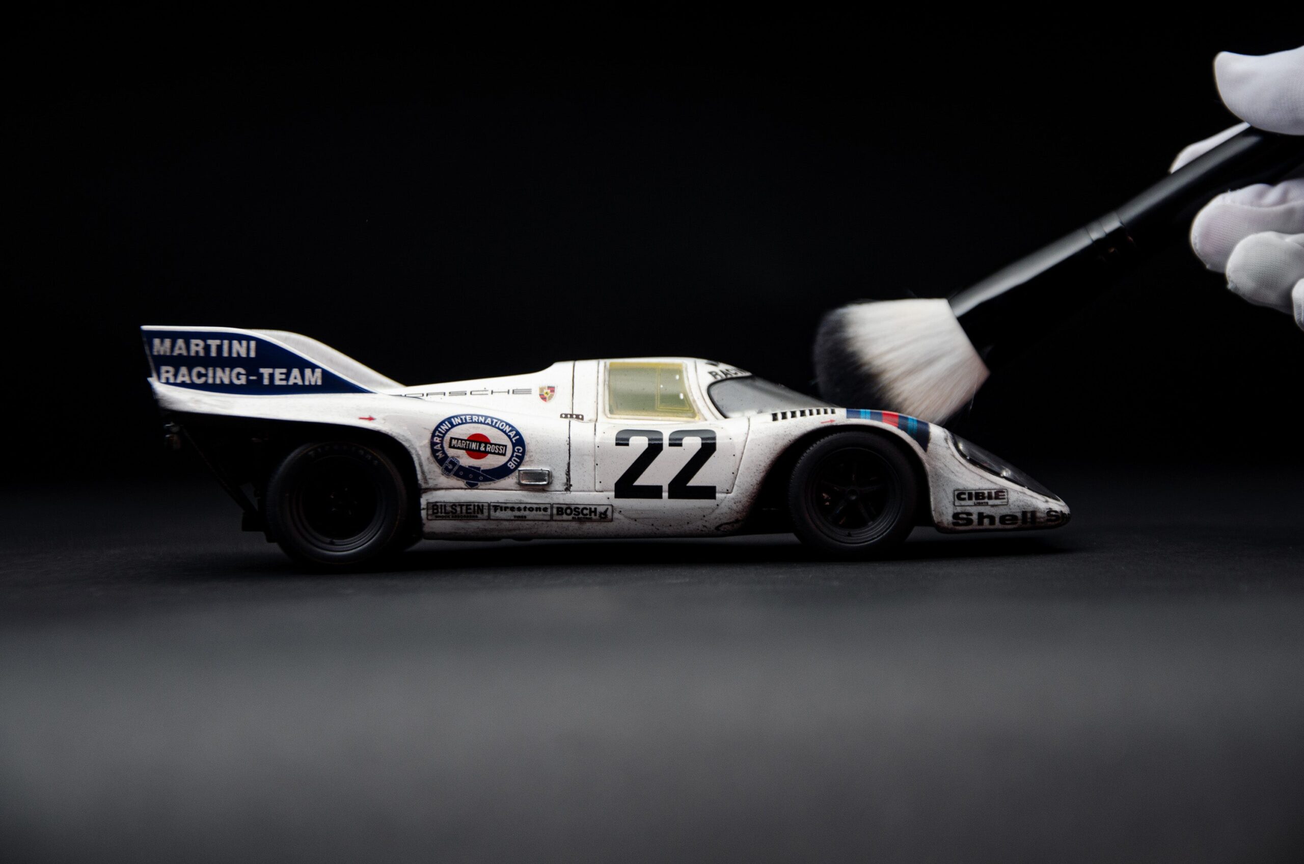 Amalgam Porsche 917 KH 1971 Le Mans Winner Martini Livery Race Weathered - Weiß | 1:18 - Image 24