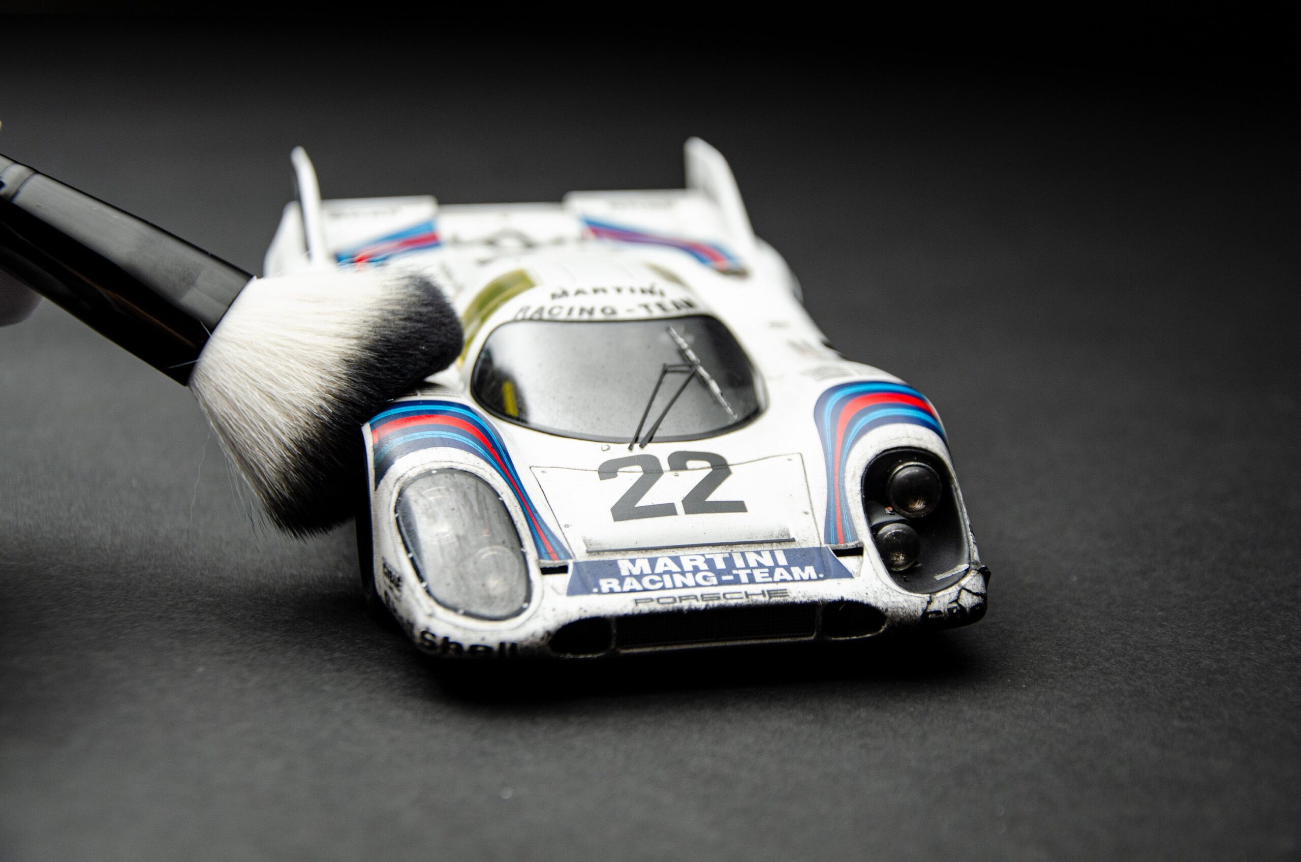 Amalgam Porsche 917 KH 1971 Le Mans Winner Martini Livery Race Weathered - Weiß | 1:18 - Image 10