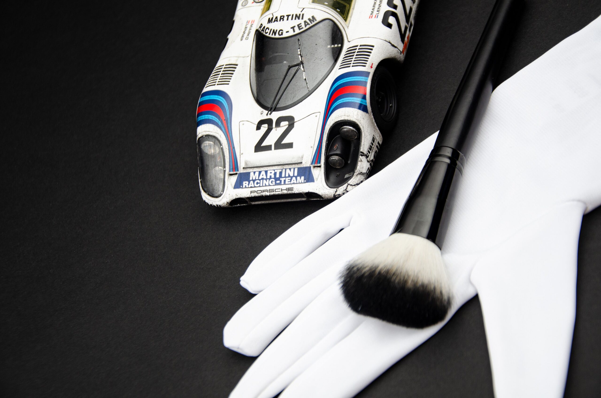 Amalgam Porsche 917 KH 1971 Le Mans Winner Martini Livery Race Weathered - Weiß | 1:18 - Image 21