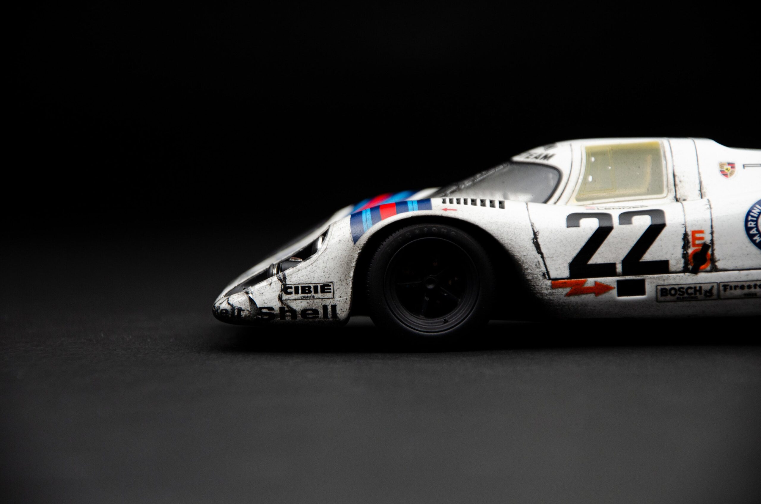 Amalgam Porsche 917 KH 1971 Le Mans Winner Martini Livery Race Weathered - Weiß | 1:18 - Image 14
