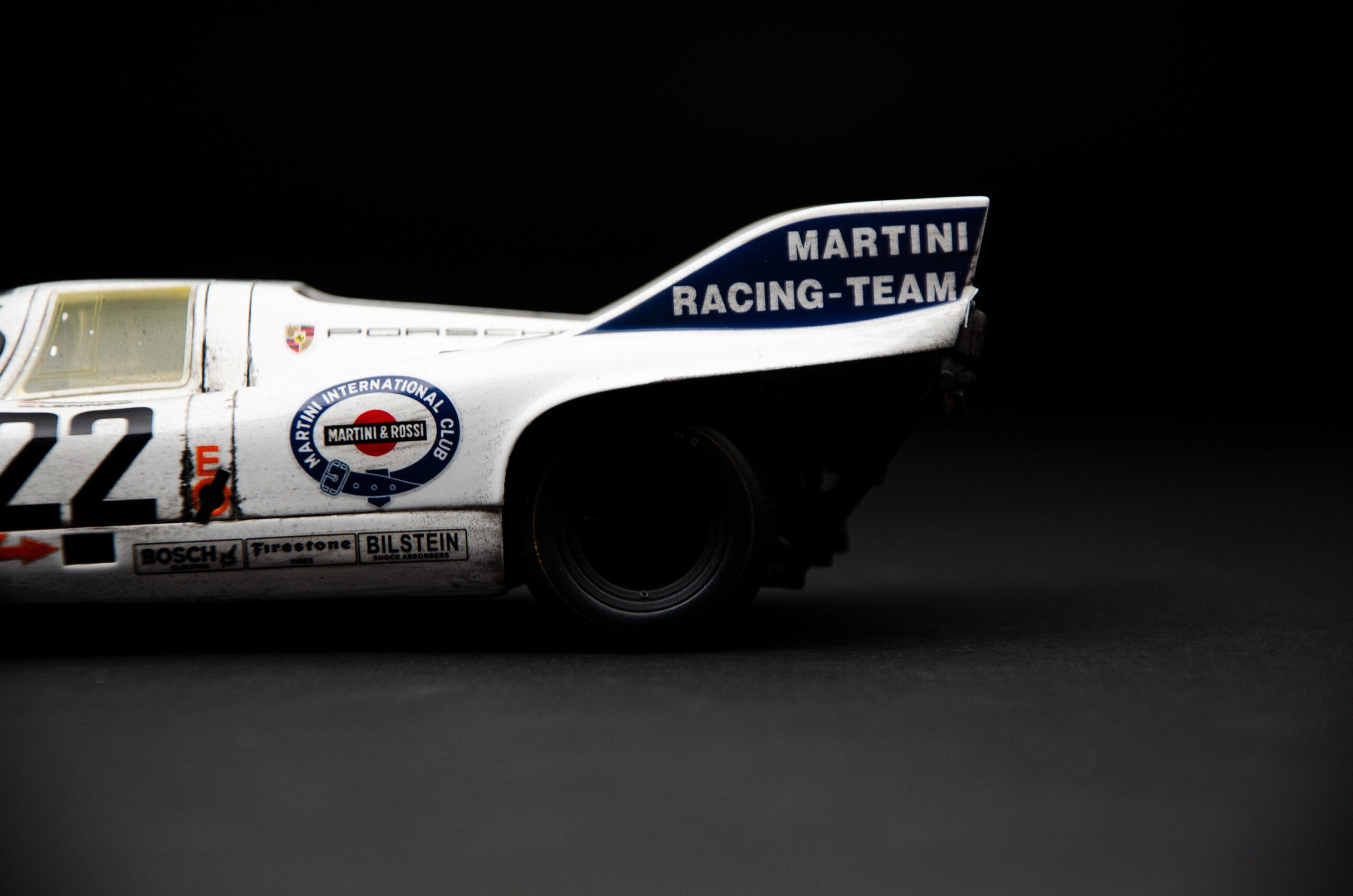 Amalgam Porsche 917 KH 1971 Le Mans Winner Martini Livery Race Weathered - Weiß | 1:18 - Image 15