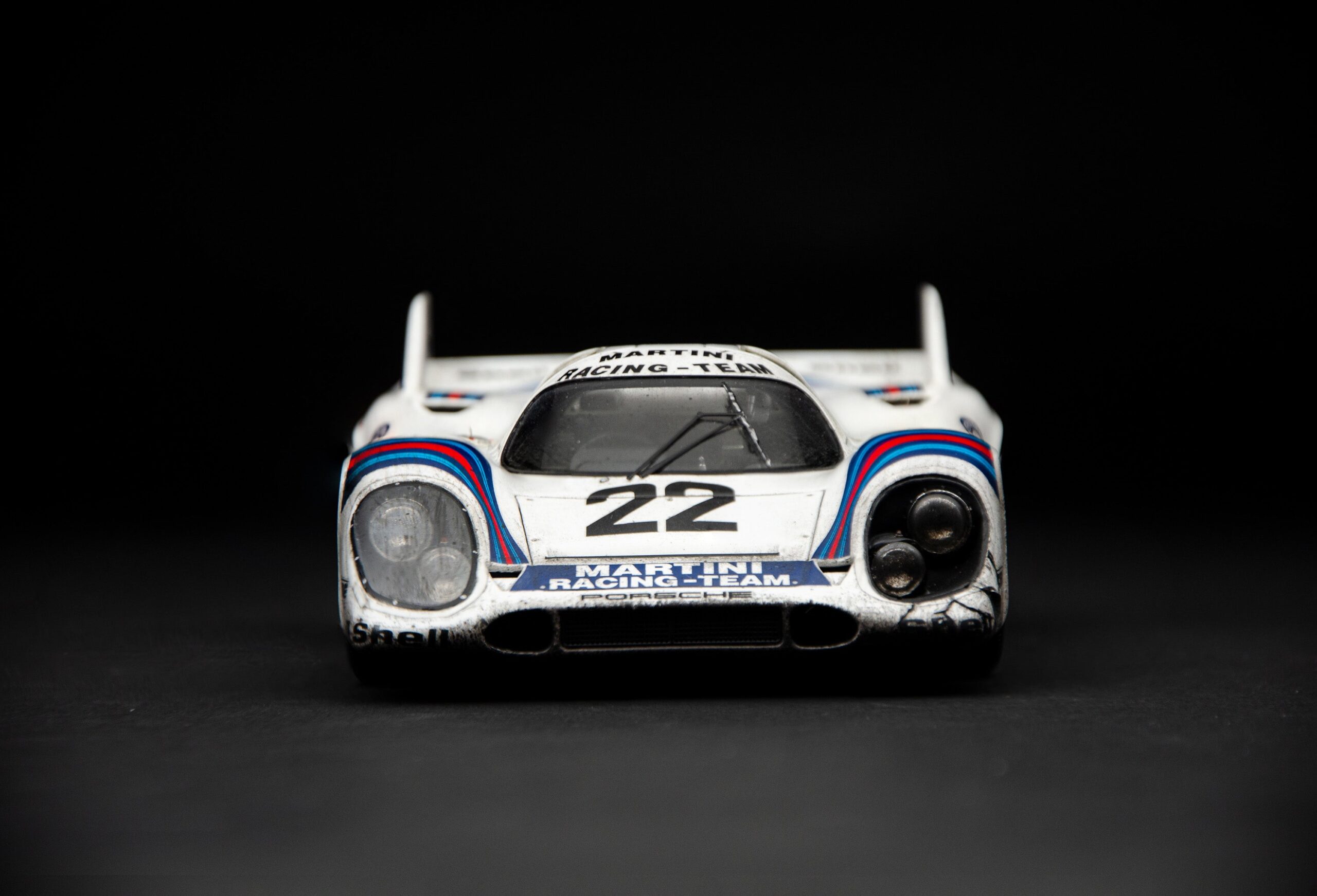 Amalgam Porsche 917 KH 1971 Le Mans Winner Martini Livery Race Weathered - Weiß | 1:18 - Image 5