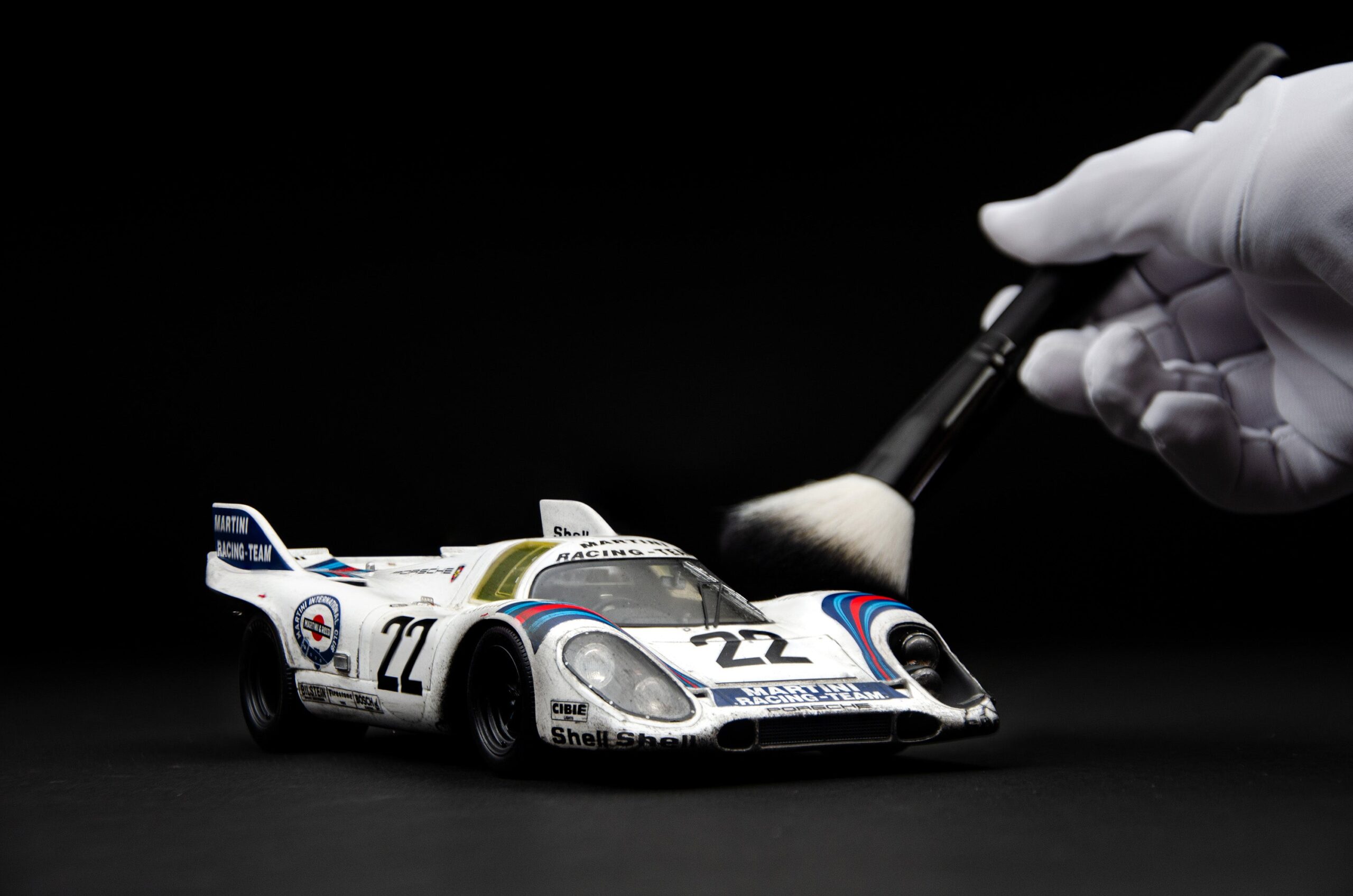Amalgam Porsche 917 KH 1971 Le Mans Winner Martini Livery Race Weathered - Weiß | 1:18 - Image 3