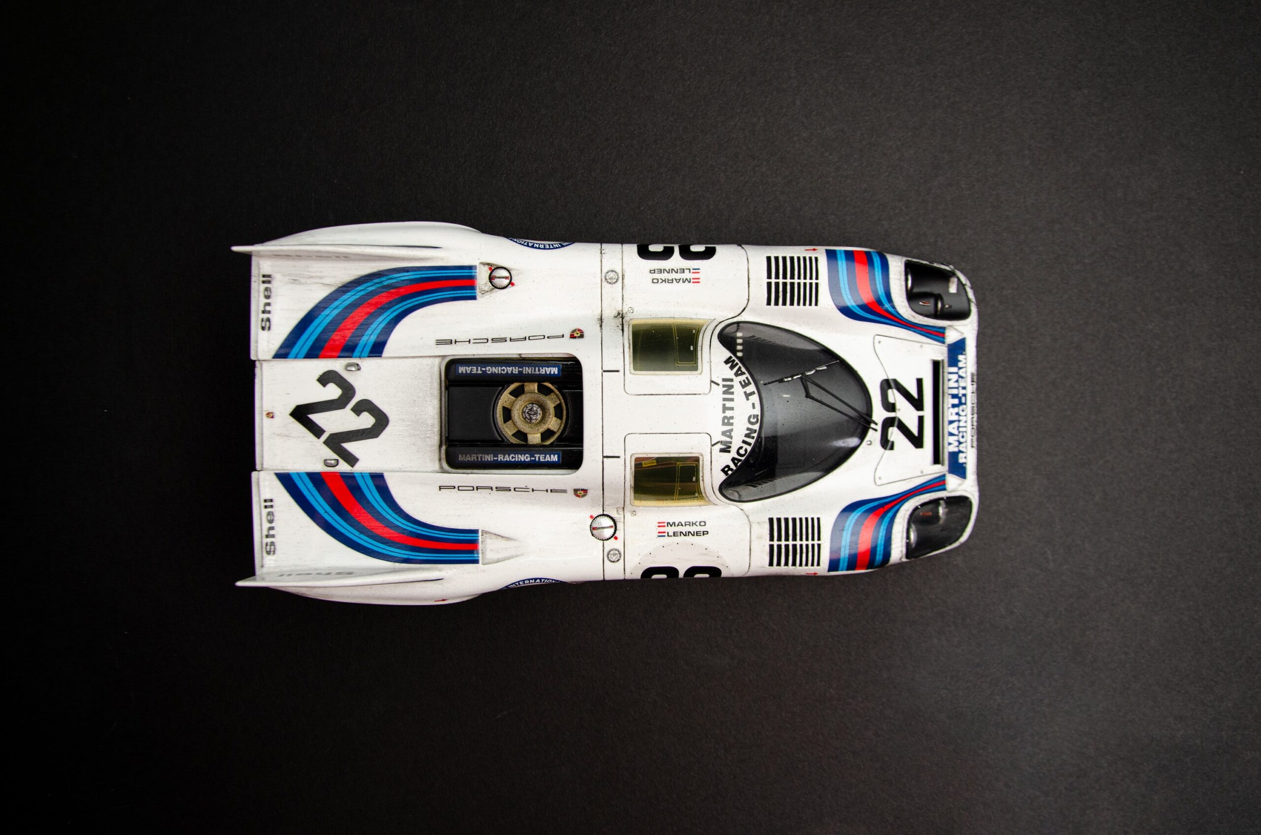 Amalgam Porsche 917 KH 1971 Le Mans Winner Martini Livery Race Weathered - Weiß | 1:18 - Image 18