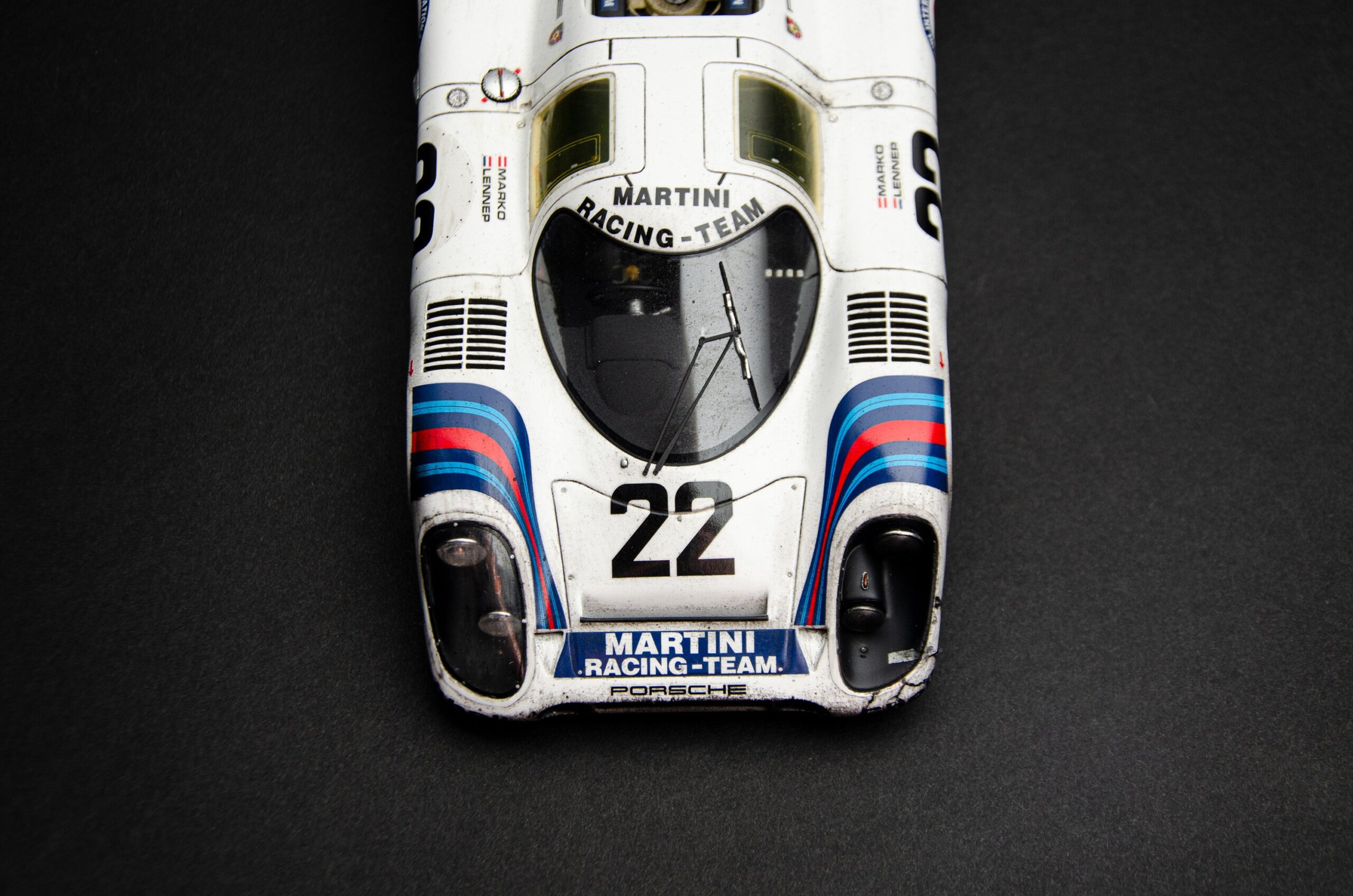 Amalgam Porsche 917 KH 1971 Le Mans Winner Martini Livery Race Weathered - Weiß | 1:18 - Image 16