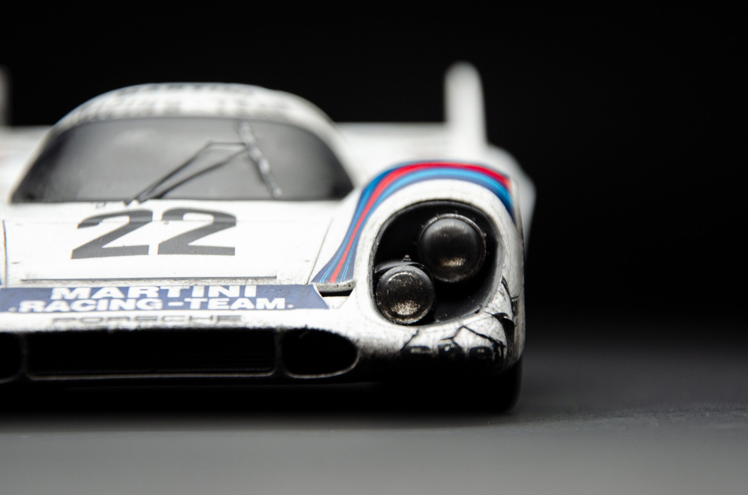 Amalgam Porsche 917 KH 1971 Le Mans Winner Martini Livery Race Weathered - Weiß | 1:18 - Image 8