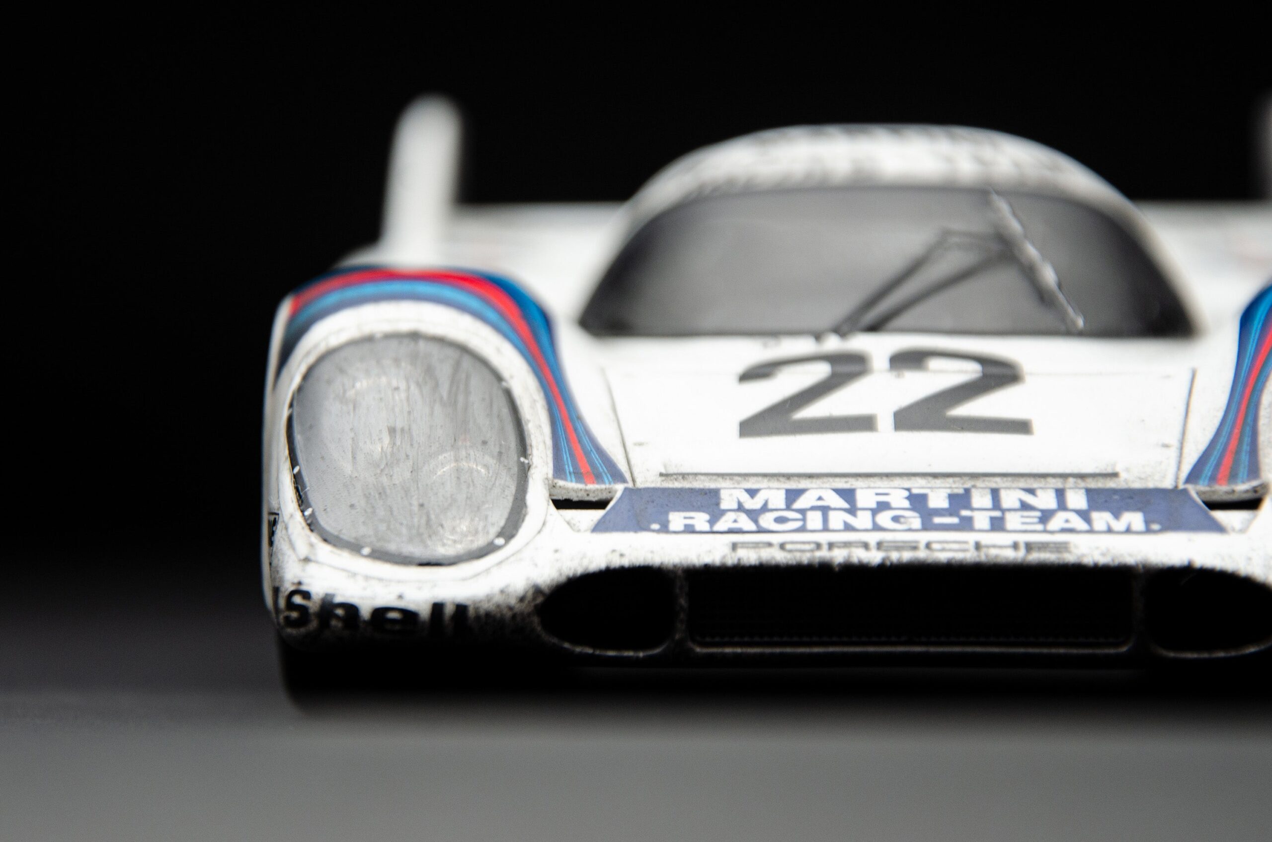 Amalgam Porsche 917 KH 1971 Le Mans Winner Martini Livery Race Weathered - Weiß | 1:18 - Image 9