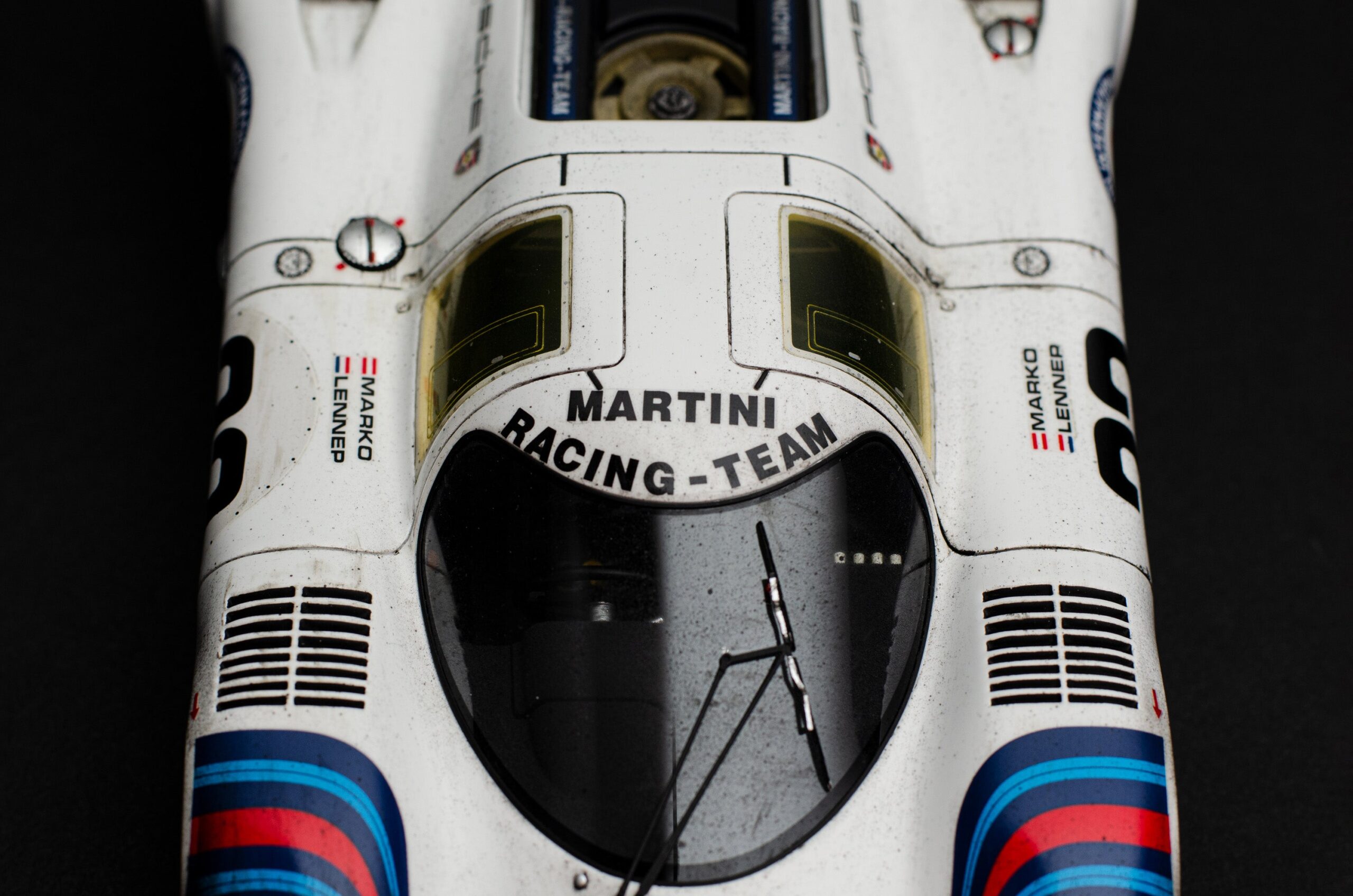 Amalgam Porsche 917 KH 1971 Le Mans Winner Martini Livery Race Weathered - Weiß | 1:18 - Image 20