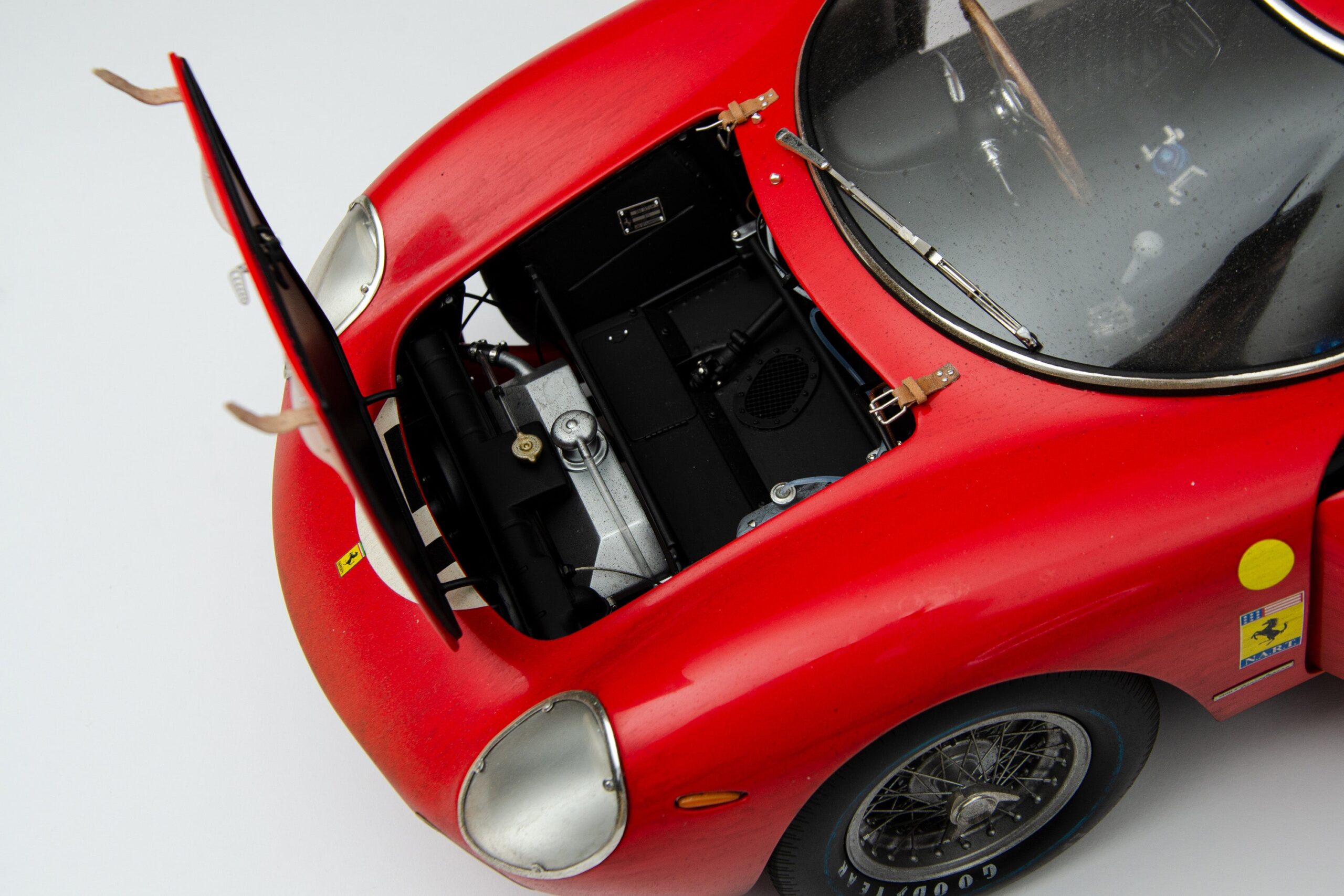 Amalgam Ferrari 250 LM 1965 Le Mans Winner Race Weathered - Rot | 1:8 – Bild 13