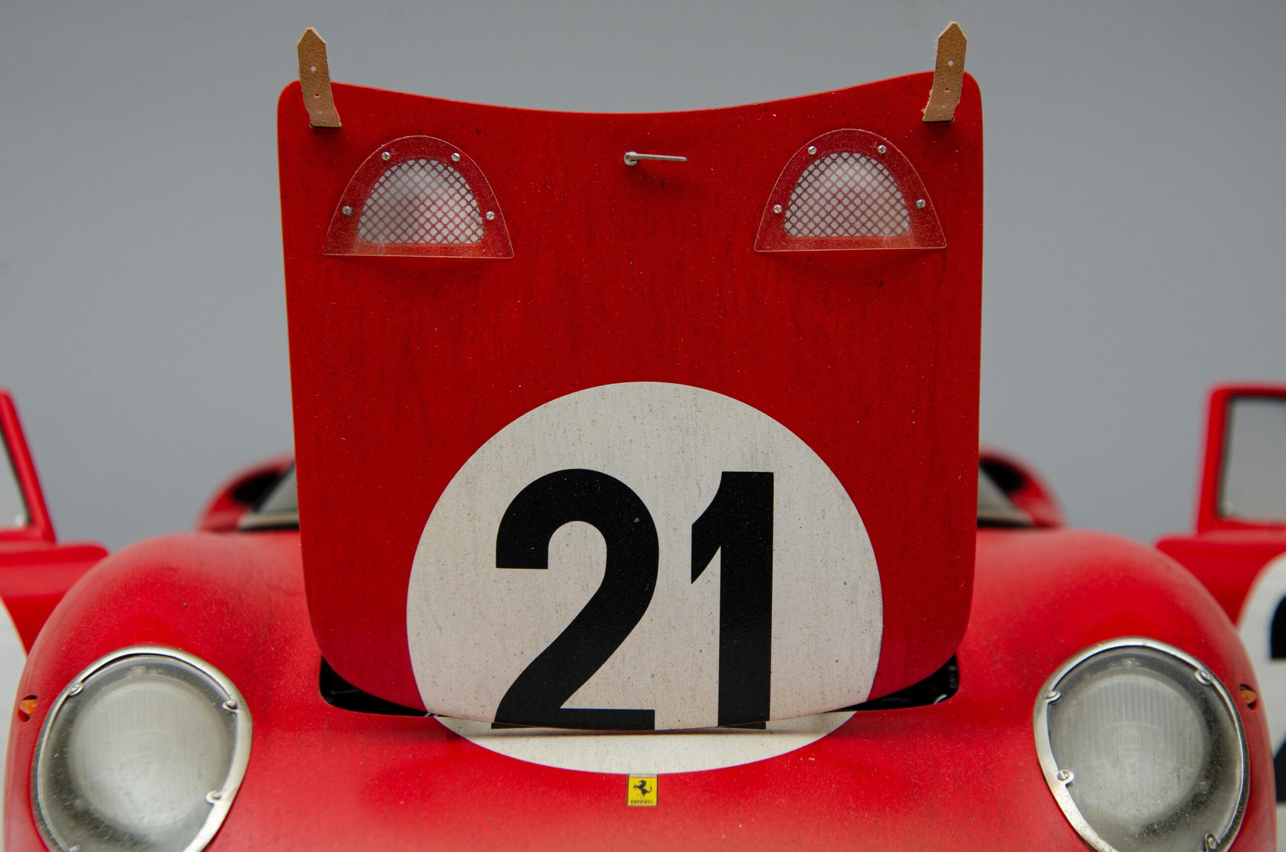 Amalgam Ferrari 250 LM 1965 Le Mans Winner Race Weathered - Rot | 1:8 – Bild 12
