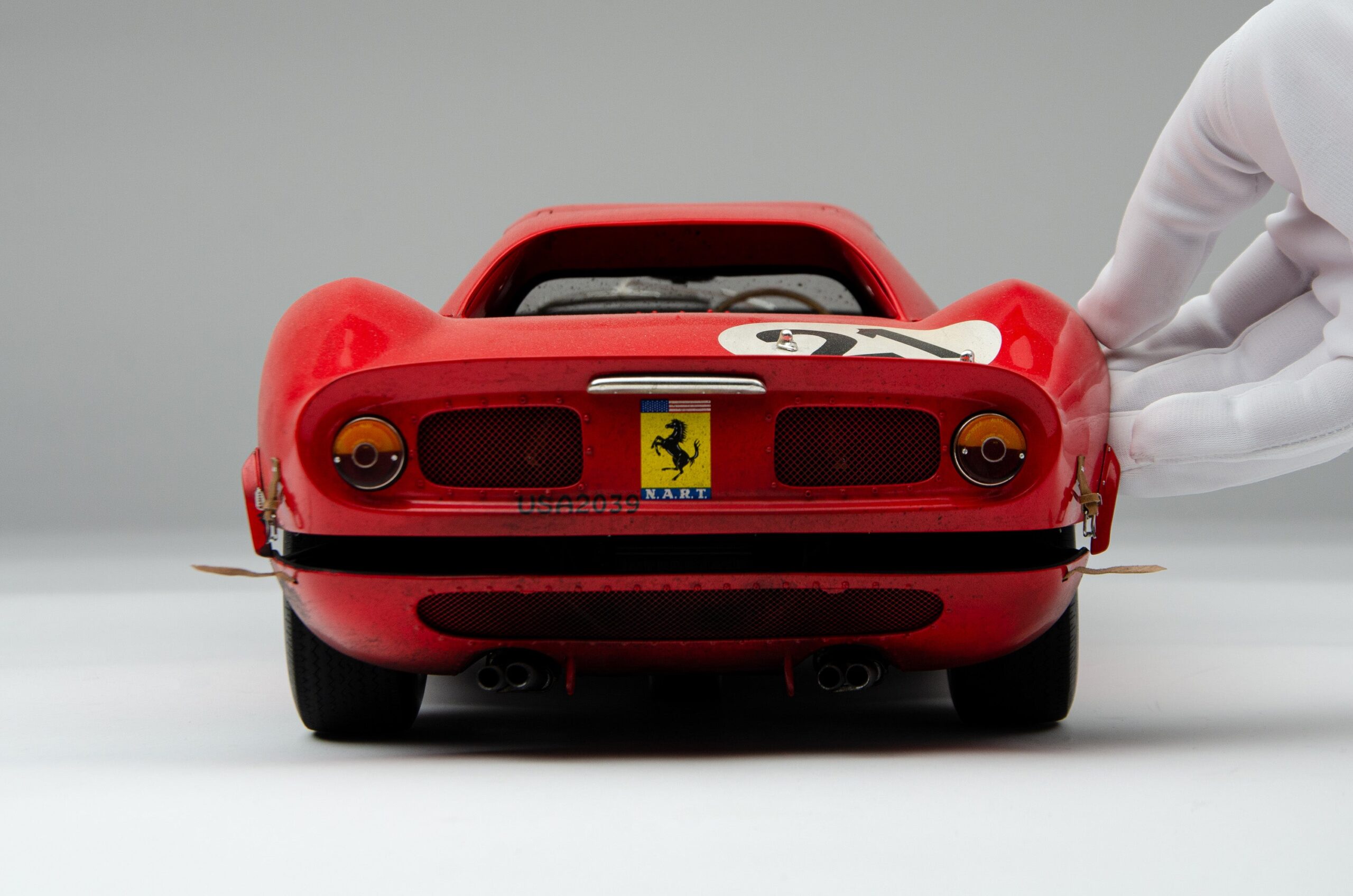 Amalgam Ferrari 250 LM 1965 Le Mans Winner Race Weathered - Rot | 1:8 – Bild 16