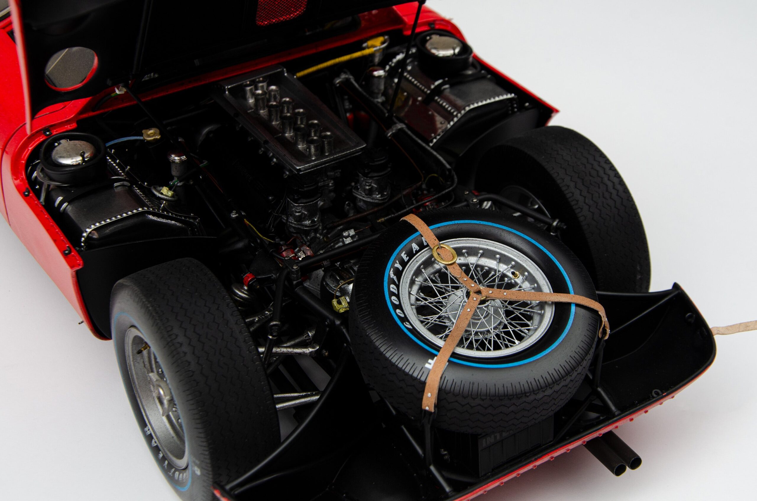 Amalgam Ferrari 250 LM 1965 Le Mans Winner Race Weathered - Rot | 1:8 – Bild 18