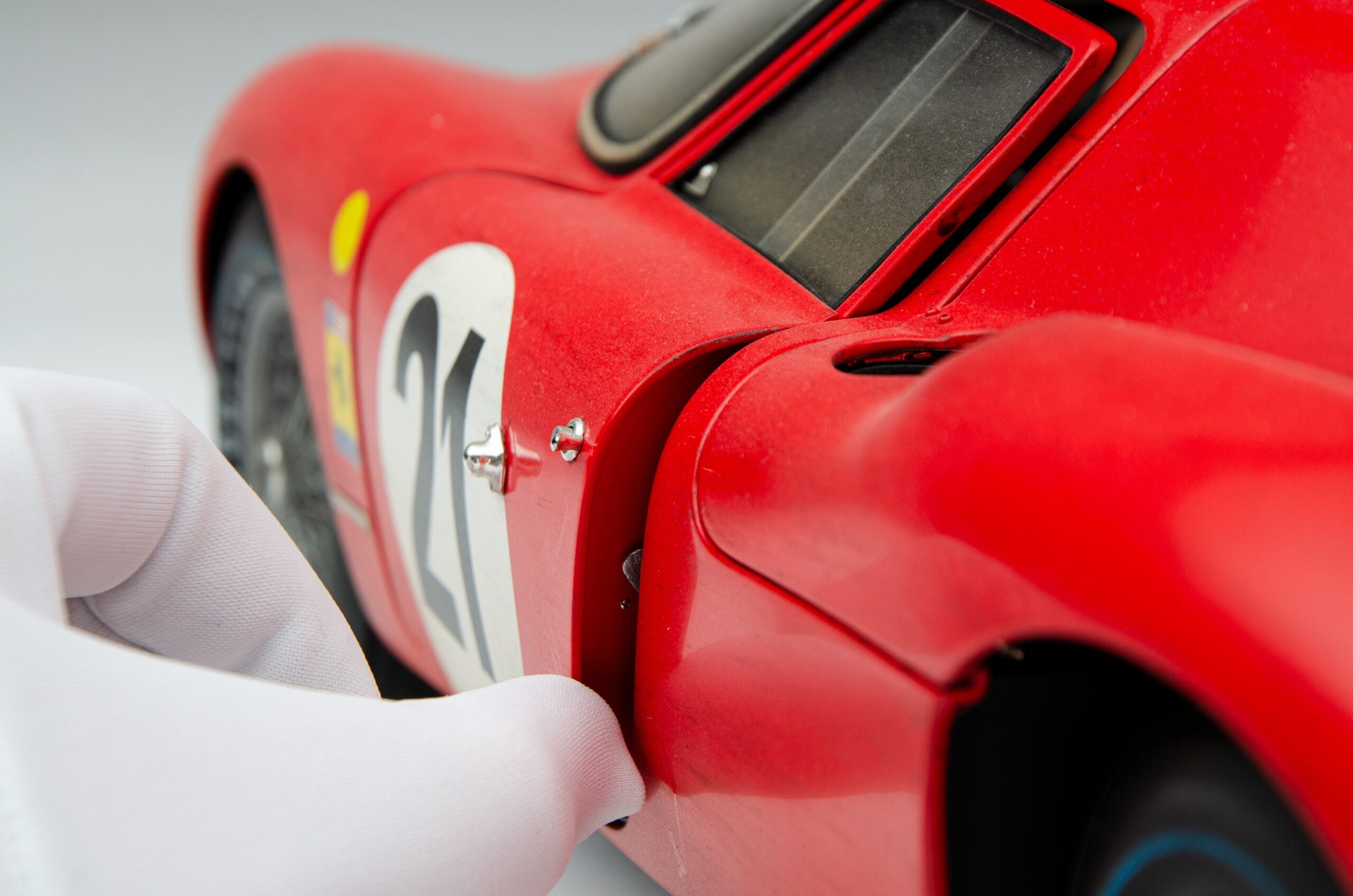 Amalgam Ferrari 250 LM 1965 Le Mans Winner Race Weathered - Rot | 1:8 – Bild 5