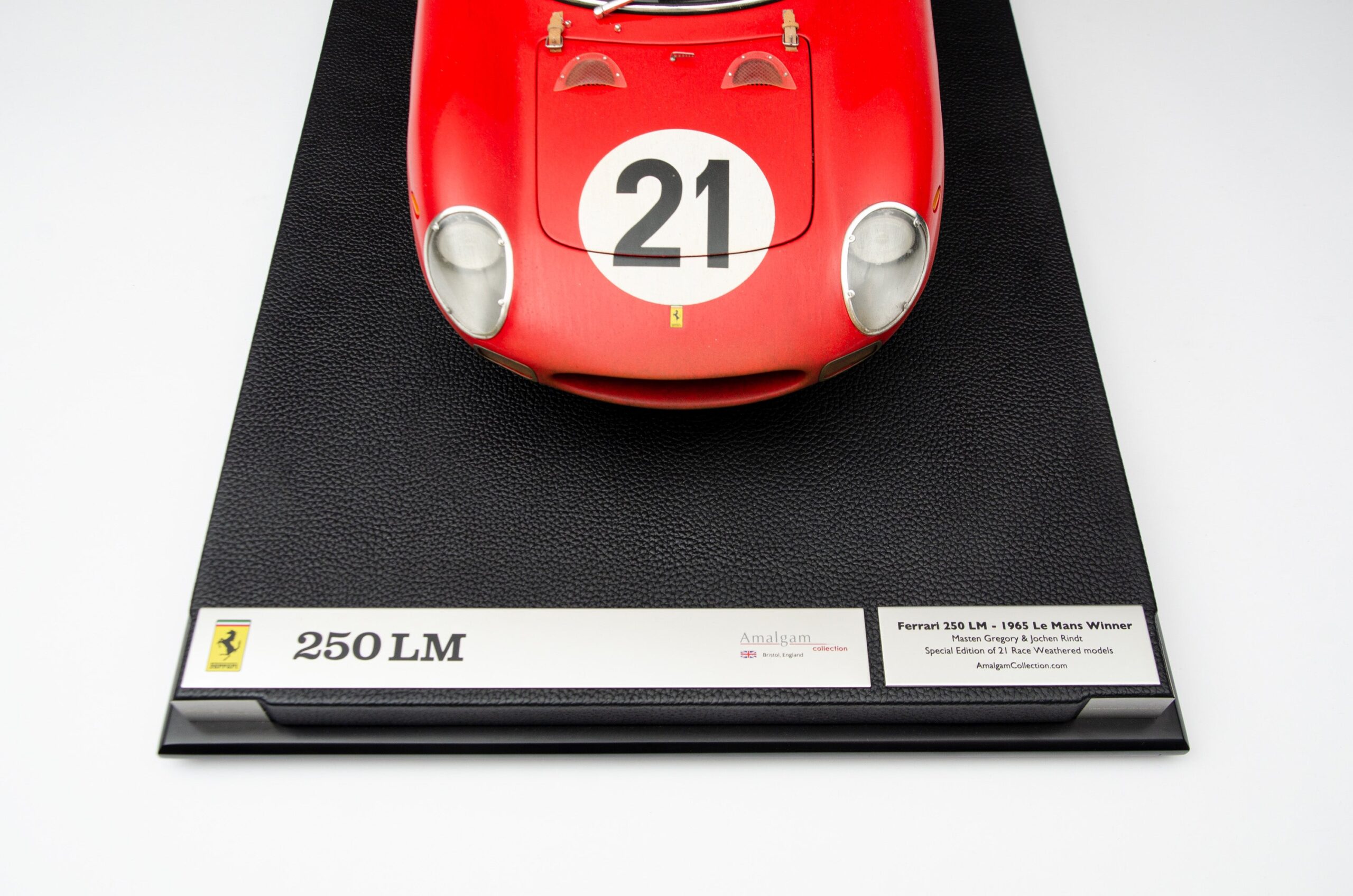 Amalgam Ferrari 250 LM 1965 Le Mans Winner Race Weathered - Rot | 1:8 – Bild 31