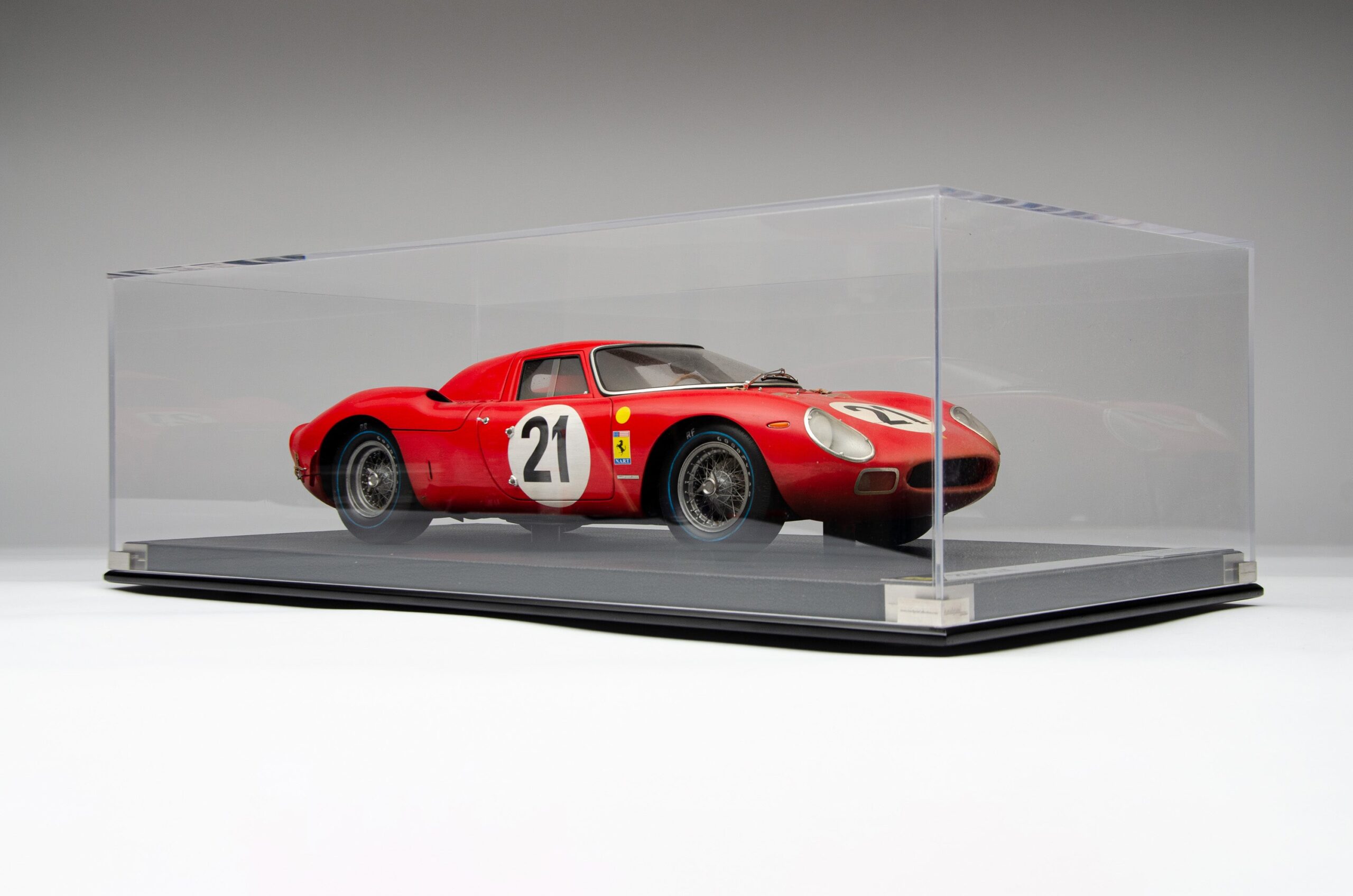 Amalgam Ferrari 250 LM 1965 Le Mans Winner Race Weathered - Rot | 1:8 – Bild 33