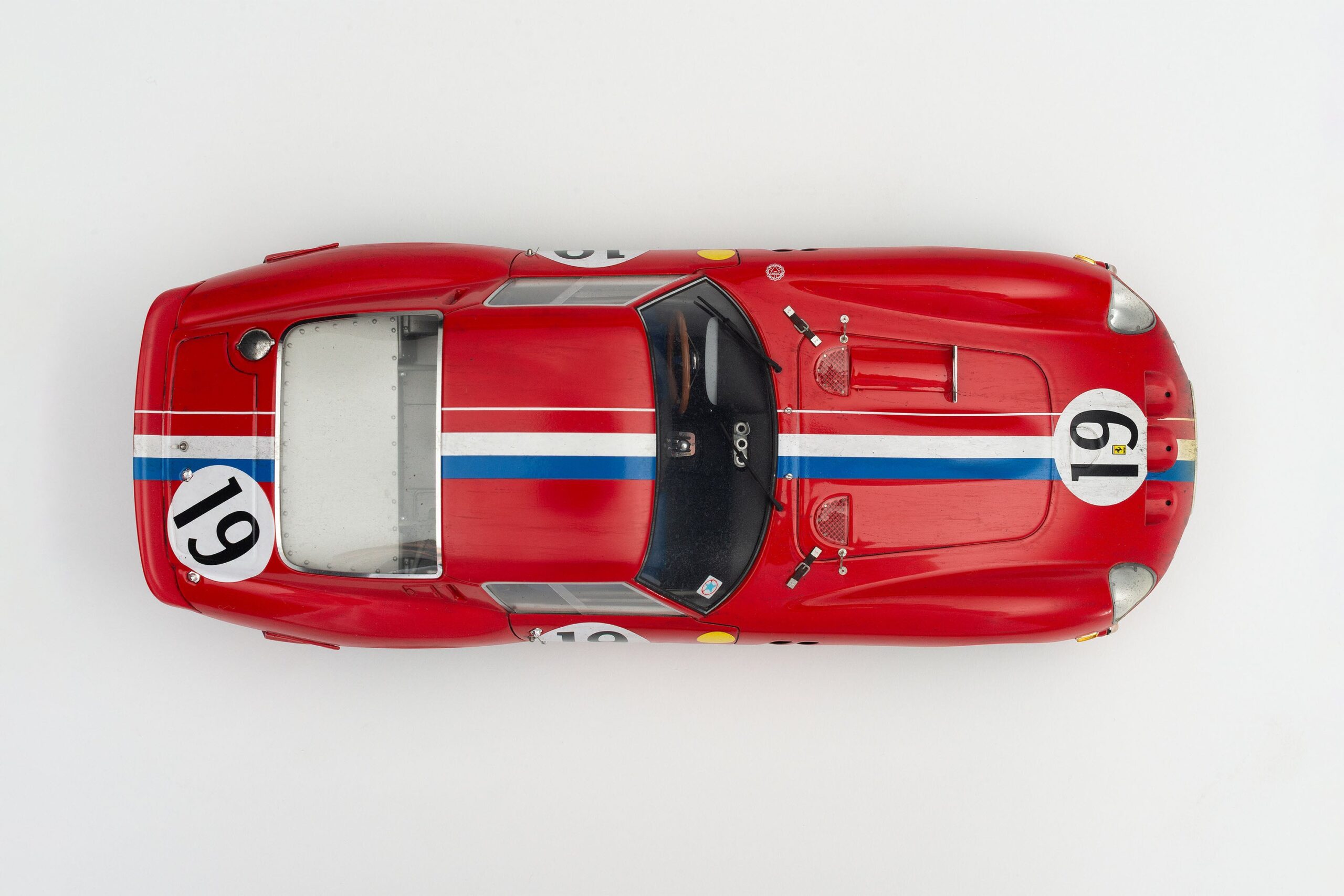 Amalgam Ferrari 250 GTO 3705GT 1962 Le Mans Class Winner Race Weathered - Rot | 1:18 - Image 9