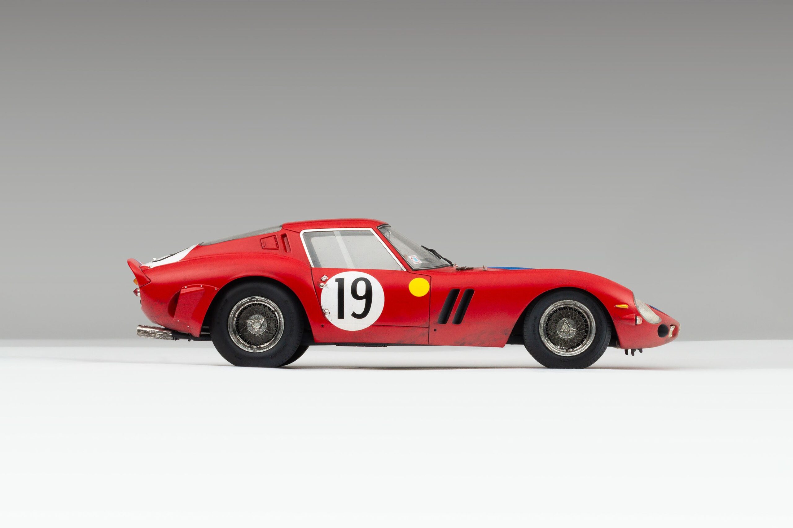 Amalgam Ferrari 250 GTO 3705GT 1962 Le Mans Class Winner Race Weathered - Rot | 1:18 - Image 7