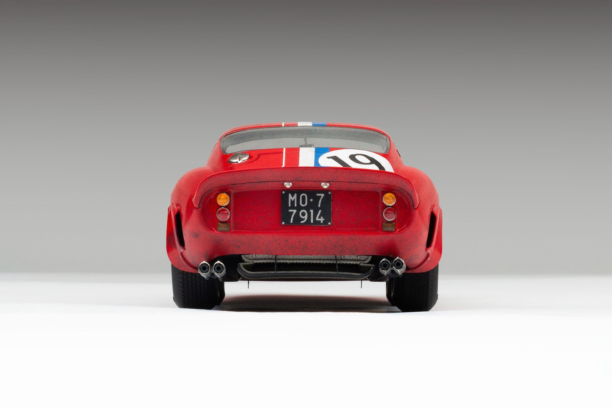Amalgam Ferrari 250 GTO 3705GT 1962 Le Mans Class Winner Race Weathered - Rot | 1:18 - Image 8