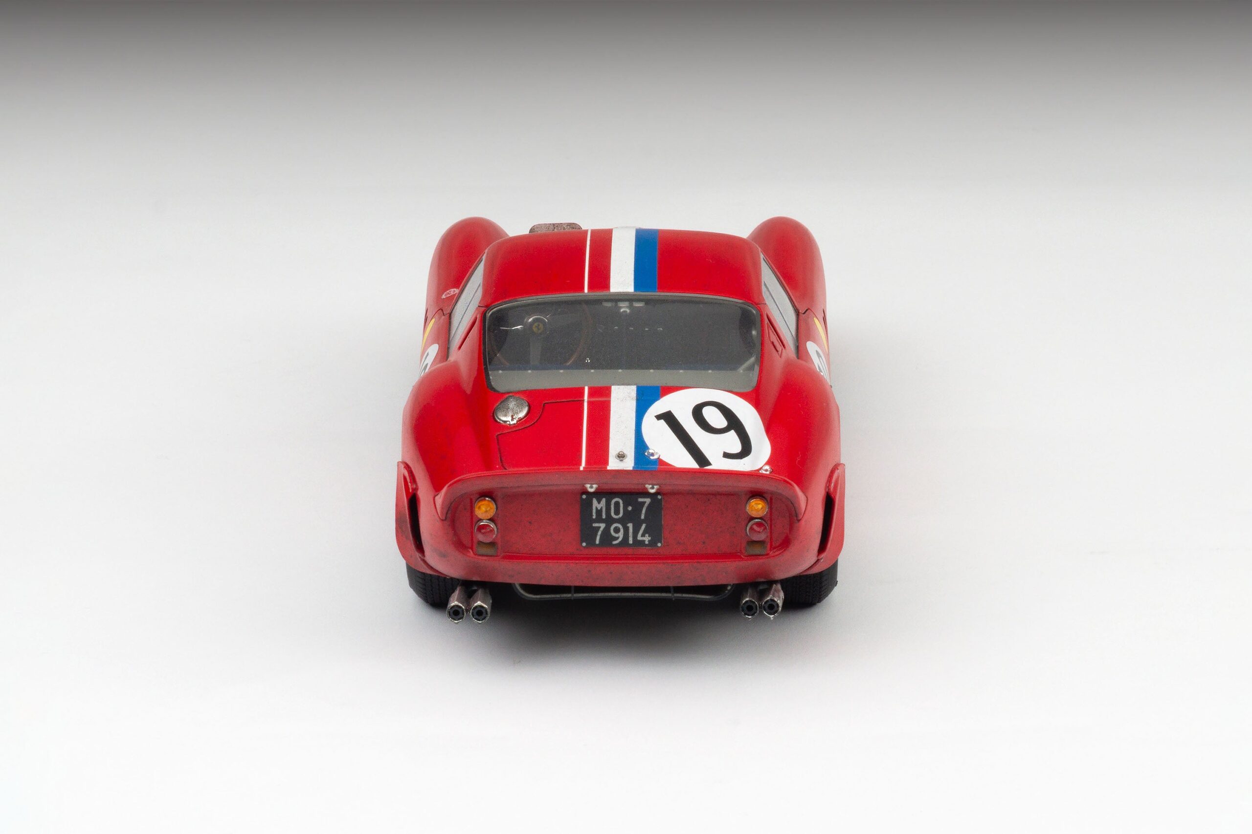 Amalgam Ferrari 250 GTO 3705GT 1962 Le Mans Class Winner Race Weathered - Rot | 1:18 - Image 10