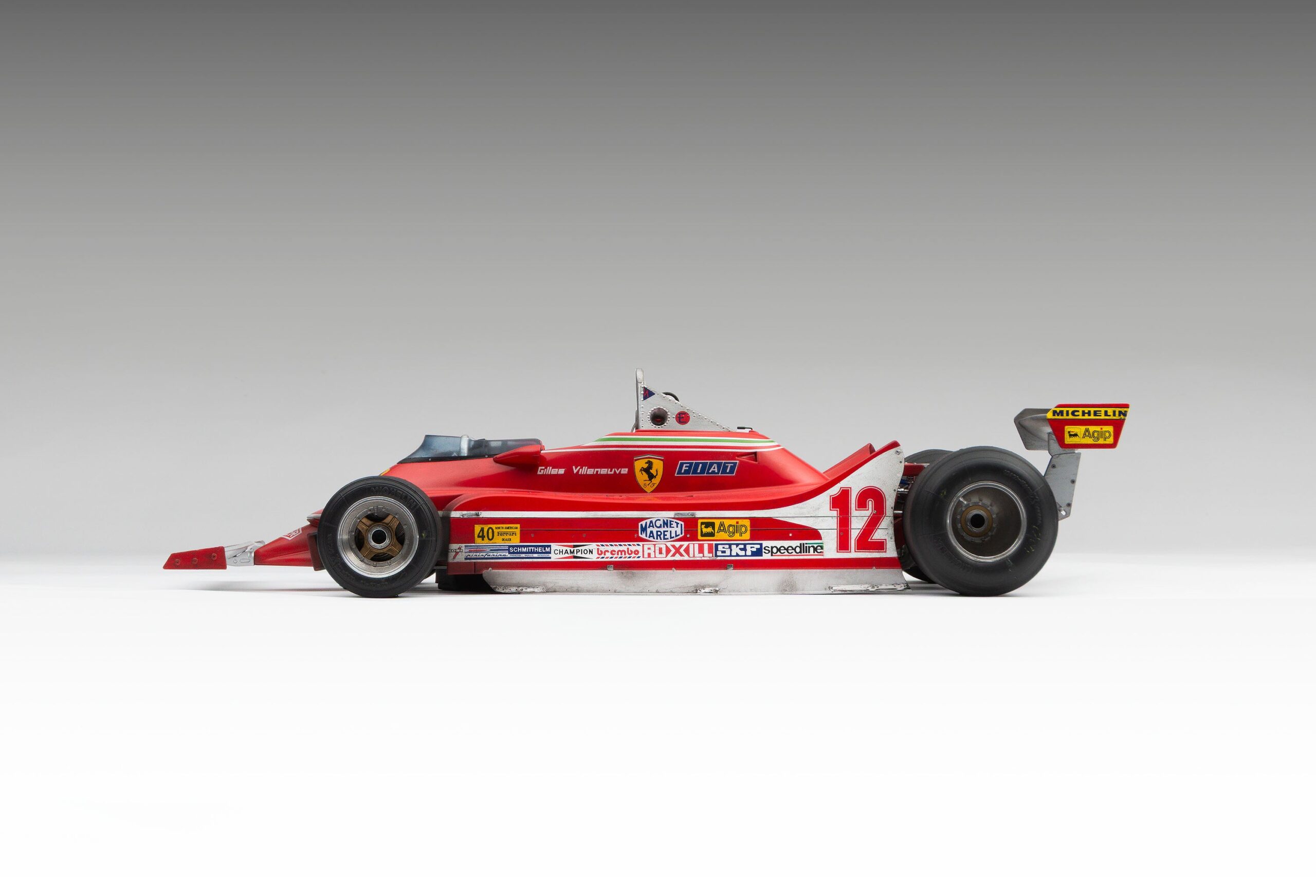 Amalgam Ferrari 312 T4 1979 US East Grand Prix Winner Gilles Villeneuve Race Weathered - Rot | 1:8 - Image 17