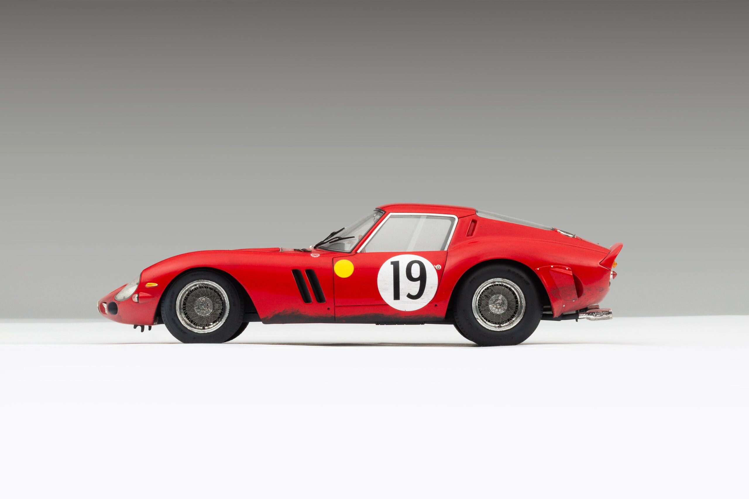 Amalgam Ferrari 250 GTO 3705GT 1962 Le Mans Class Winner Race Weathered - Rot | 1:18 - Image 16