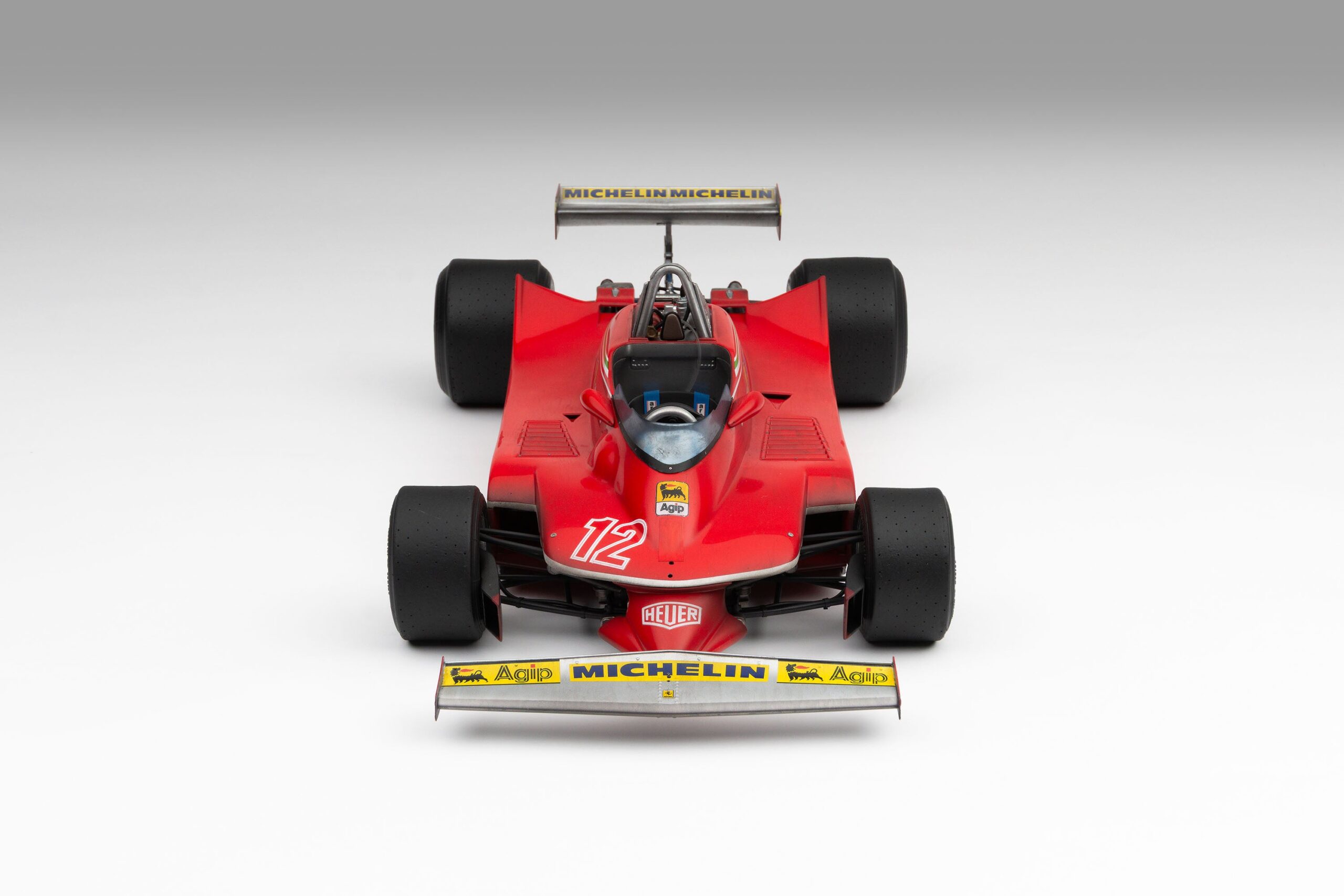 Amalgam Ferrari 312 T4 1979 US East Grand Prix Winner Gilles Villeneuve Race Weathered - Rot | 1:8 - Image 26