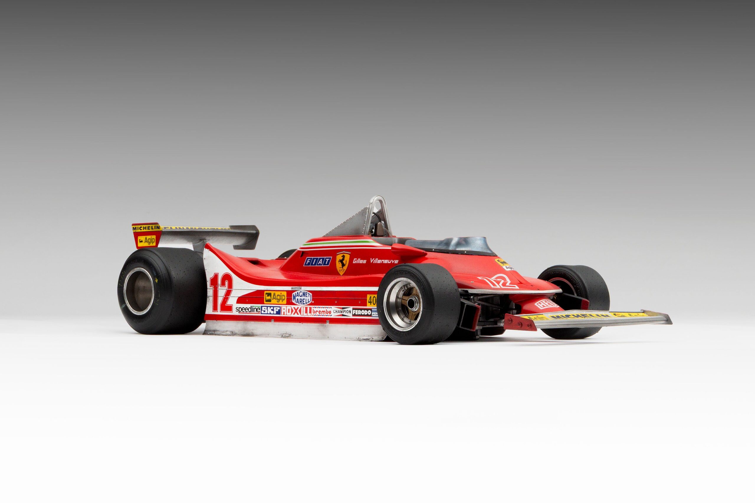 Amalgam Ferrari 312 T4 1979 US East Grand Prix Winner Gilles Villeneuve Race Weathered - Rot | 1:8 - Image 13