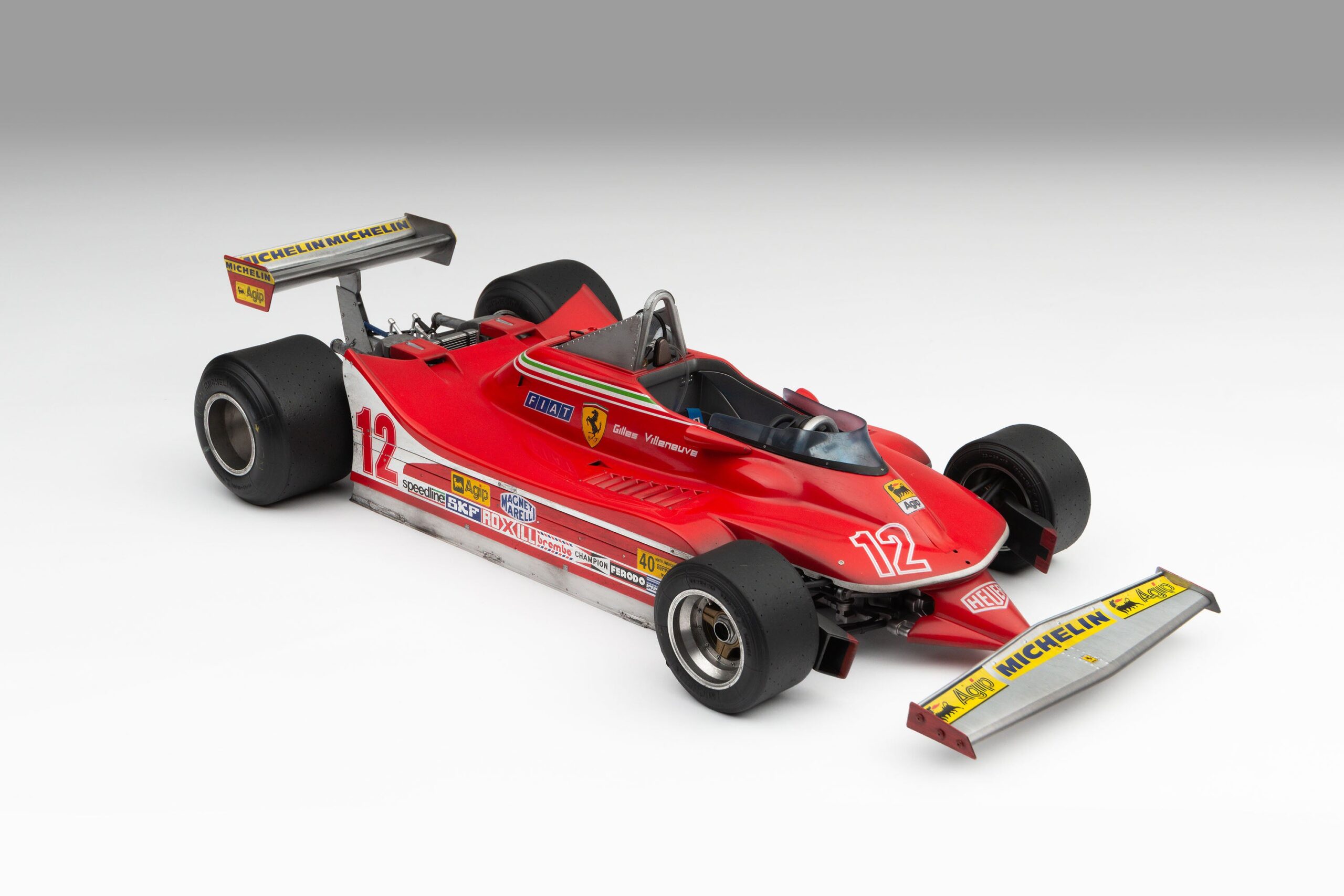 Amalgam Ferrari 312 T4 1979 US East Grand Prix Winner Gilles Villeneuve Race Weathered - Rot | 1:8 - Image 25