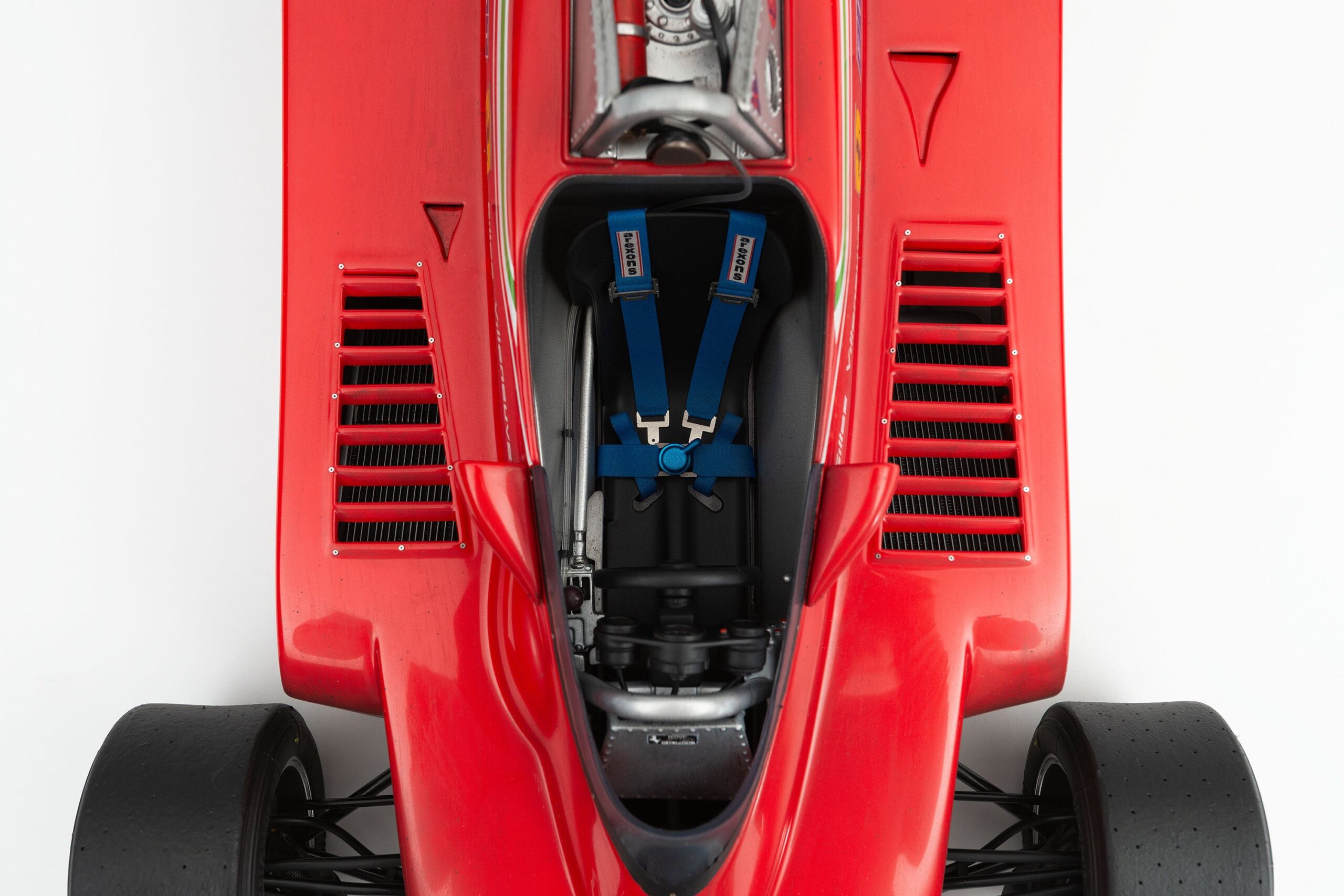 Amalgam Ferrari 312 T4 1979 US East Grand Prix Winner Gilles Villeneuve Race Weathered - Rot | 1:8 - Image 19
