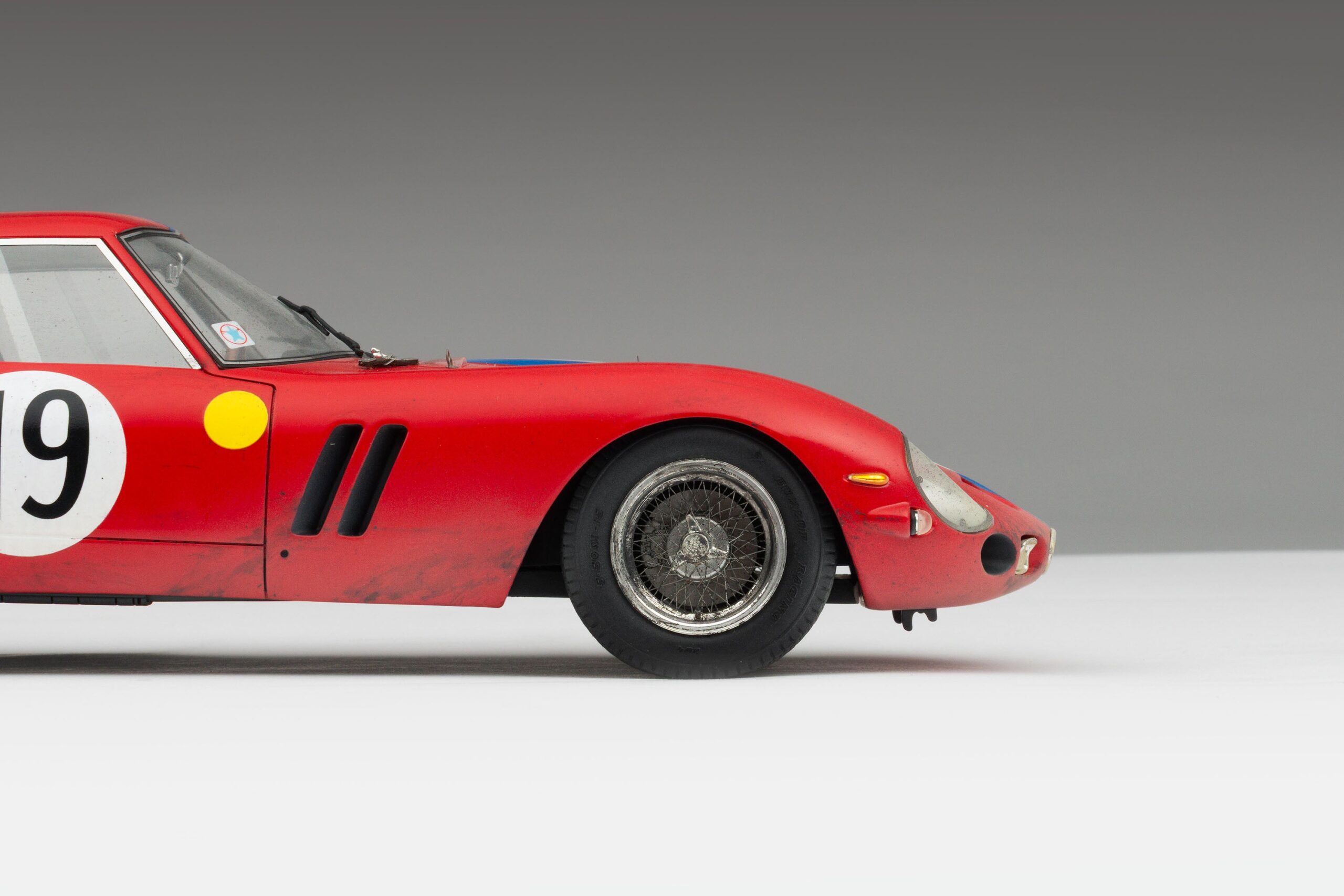 Amalgam Ferrari 250 GTO 3705GT 1962 Le Mans Class Winner Race Weathered - Rot | 1:18 - Image 20