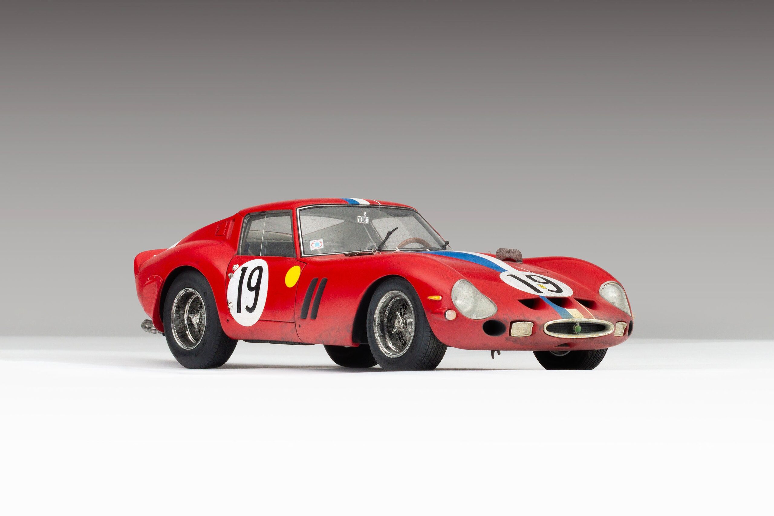 Amalgam Ferrari 250 GTO 3705GT 1962 Le Mans Class Winner Race Weathered - Rot | 1:18 - Image 5