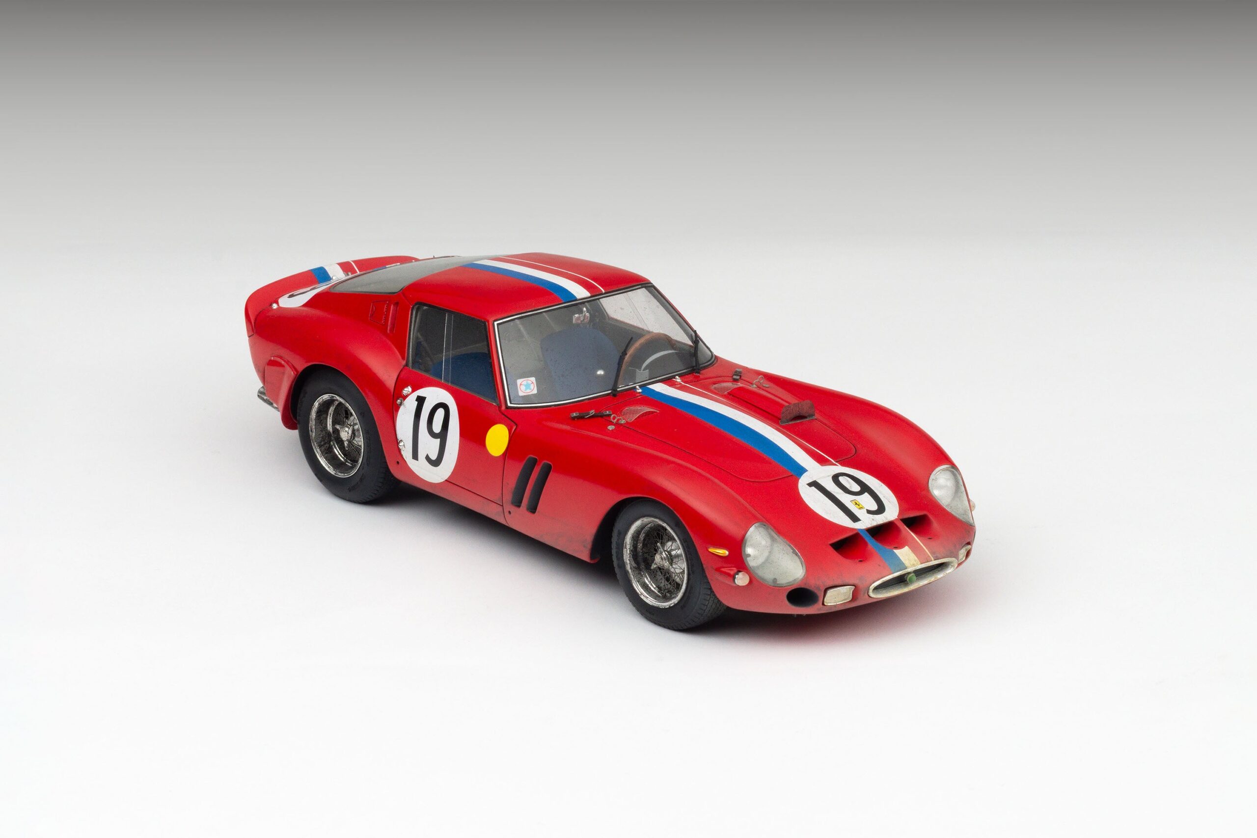 Amalgam Ferrari 250 GTO 3705GT 1962 Le Mans Class Winner Race Weathered - Rot | 1:18 - Image 22