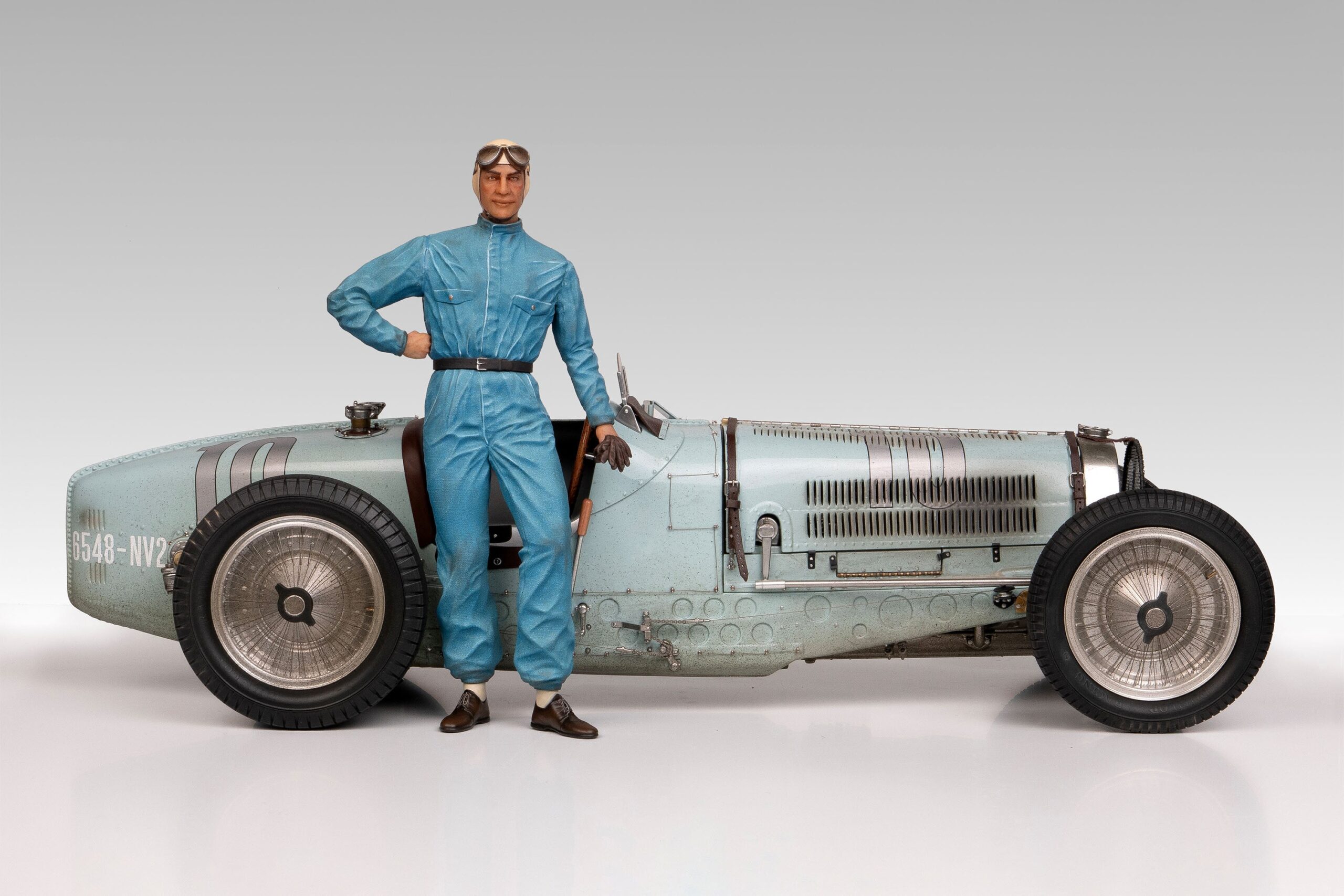 Amalgam Bugatti Type 59 1935 Belgian Grand Prix Jean-Pierre Wimille Figure Edition - Blau | 1:8 – Bild 6
