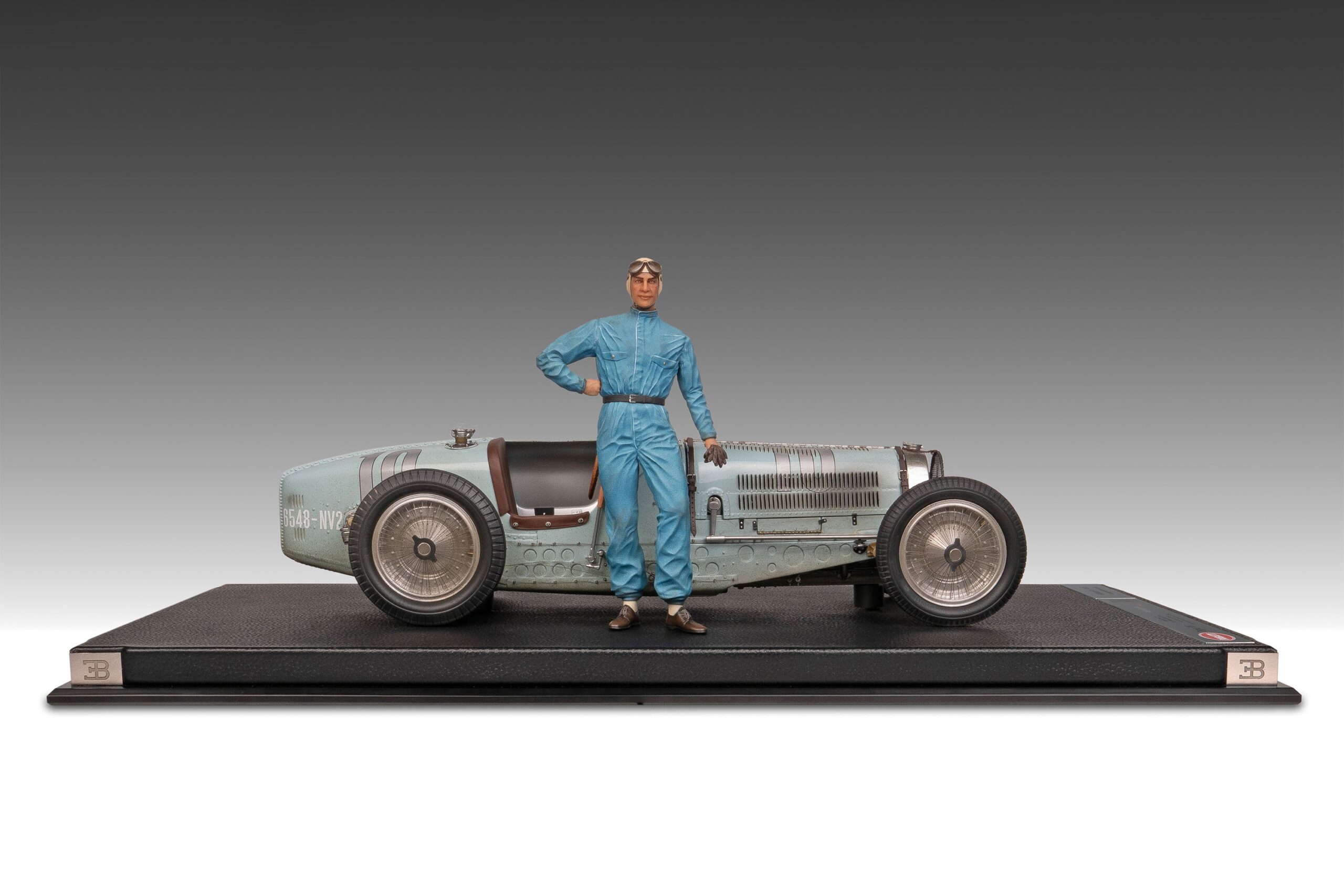 Amalgam Bugatti Type 59 1935 Belgian Grand Prix Jean-Pierre Wimille Figure Edition - Blau | 1:8 – Bild 14