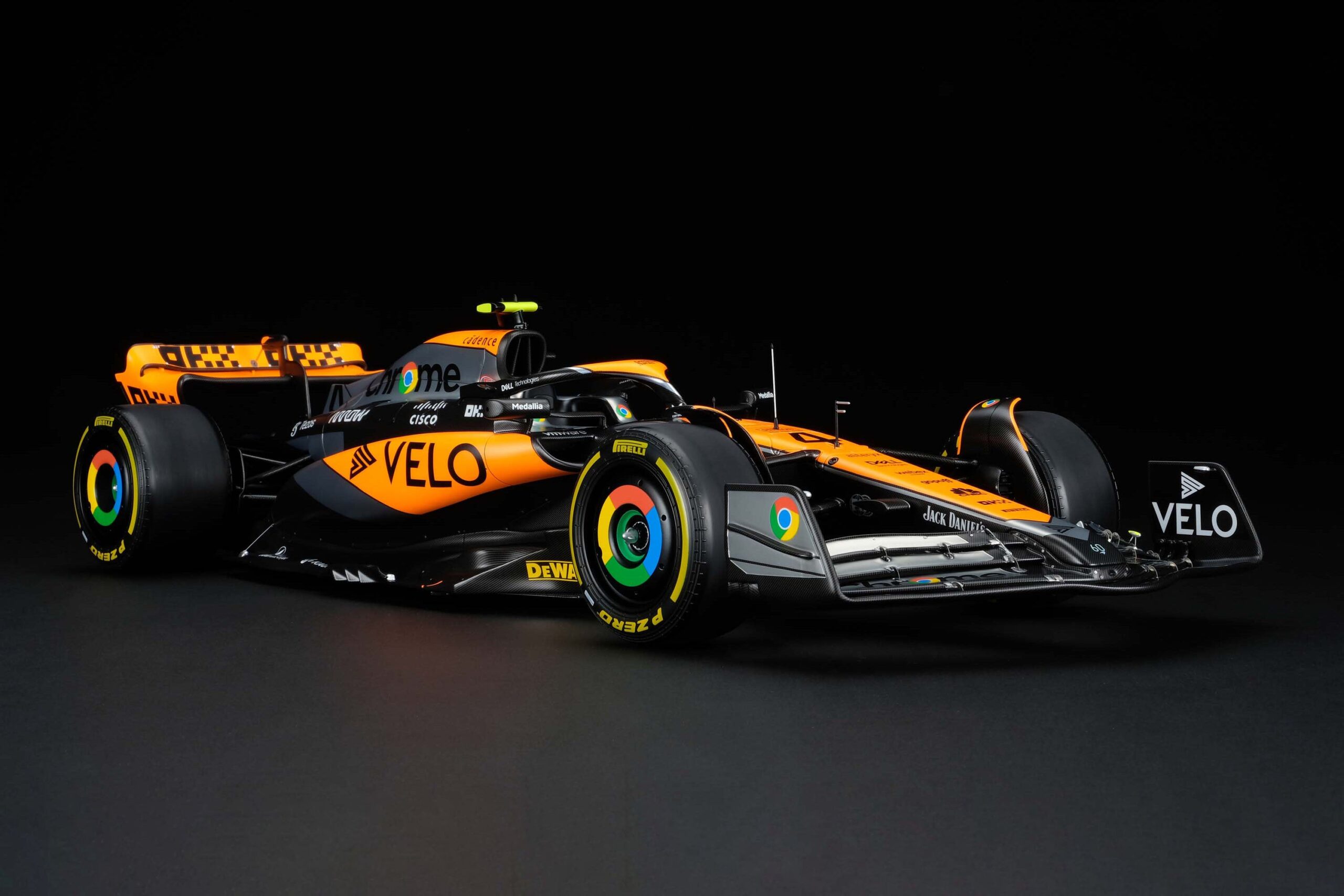 Amalgam McLaren MCL60 2023 United Kingdom Grand Prix - Chrome | 1:8