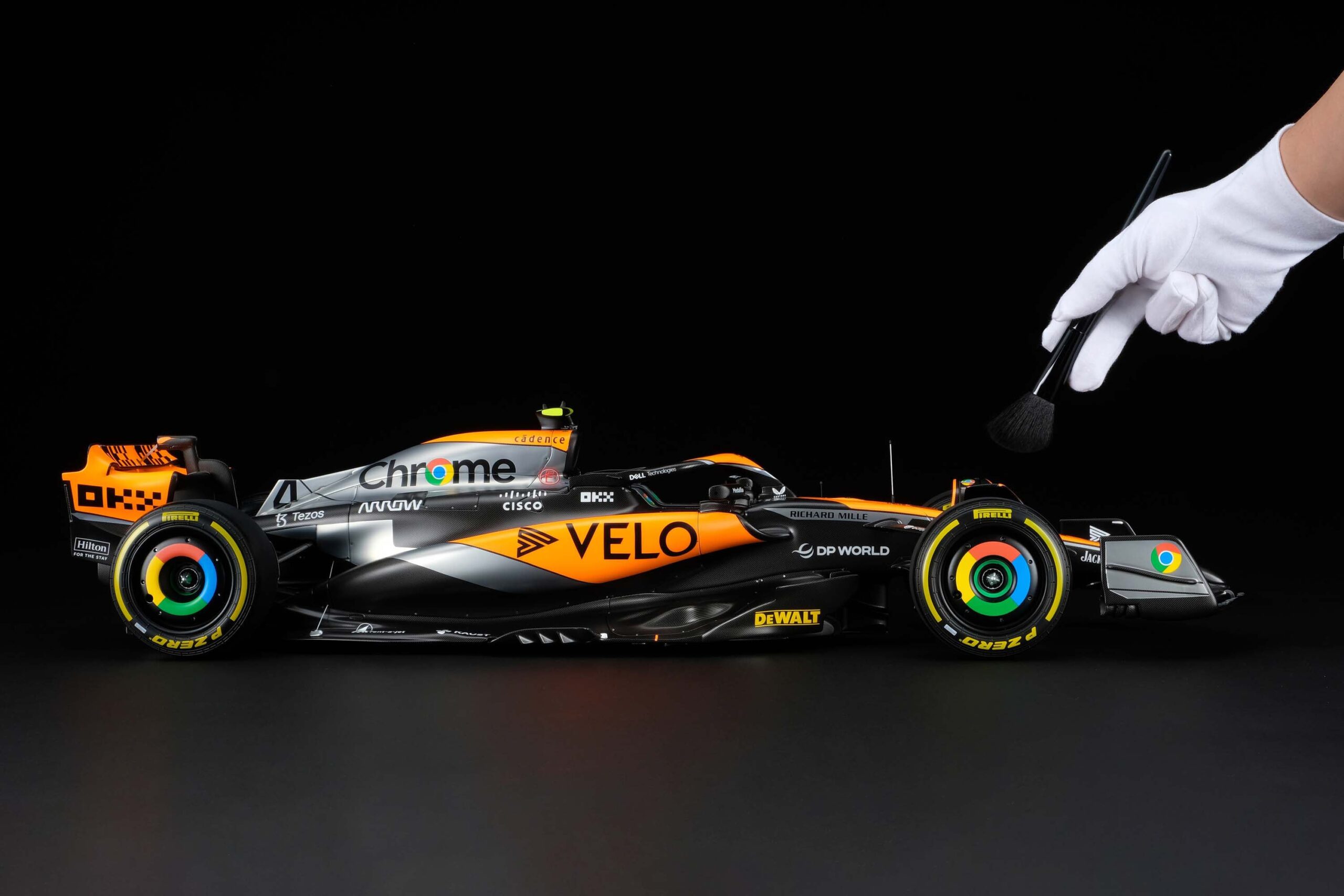 Amalgam McLaren MCL60 2023 United Kingdom Grand Prix - Chrom | 1:8 - Image 3