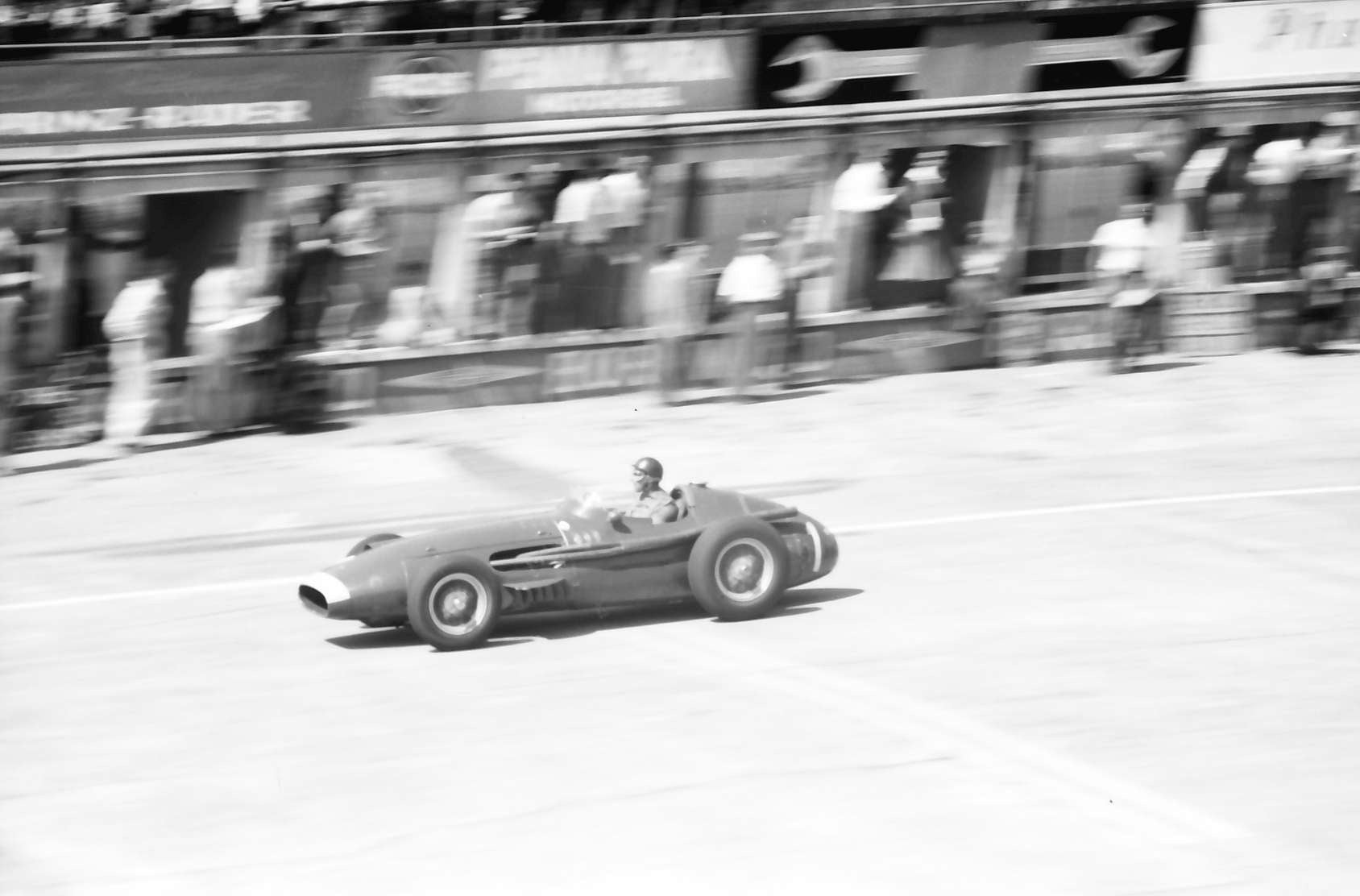 Amalgam Maserati 250F 1957 German Grand Prix - Juan Manuel Fangio - Rot | 1:8 - Imagen 38