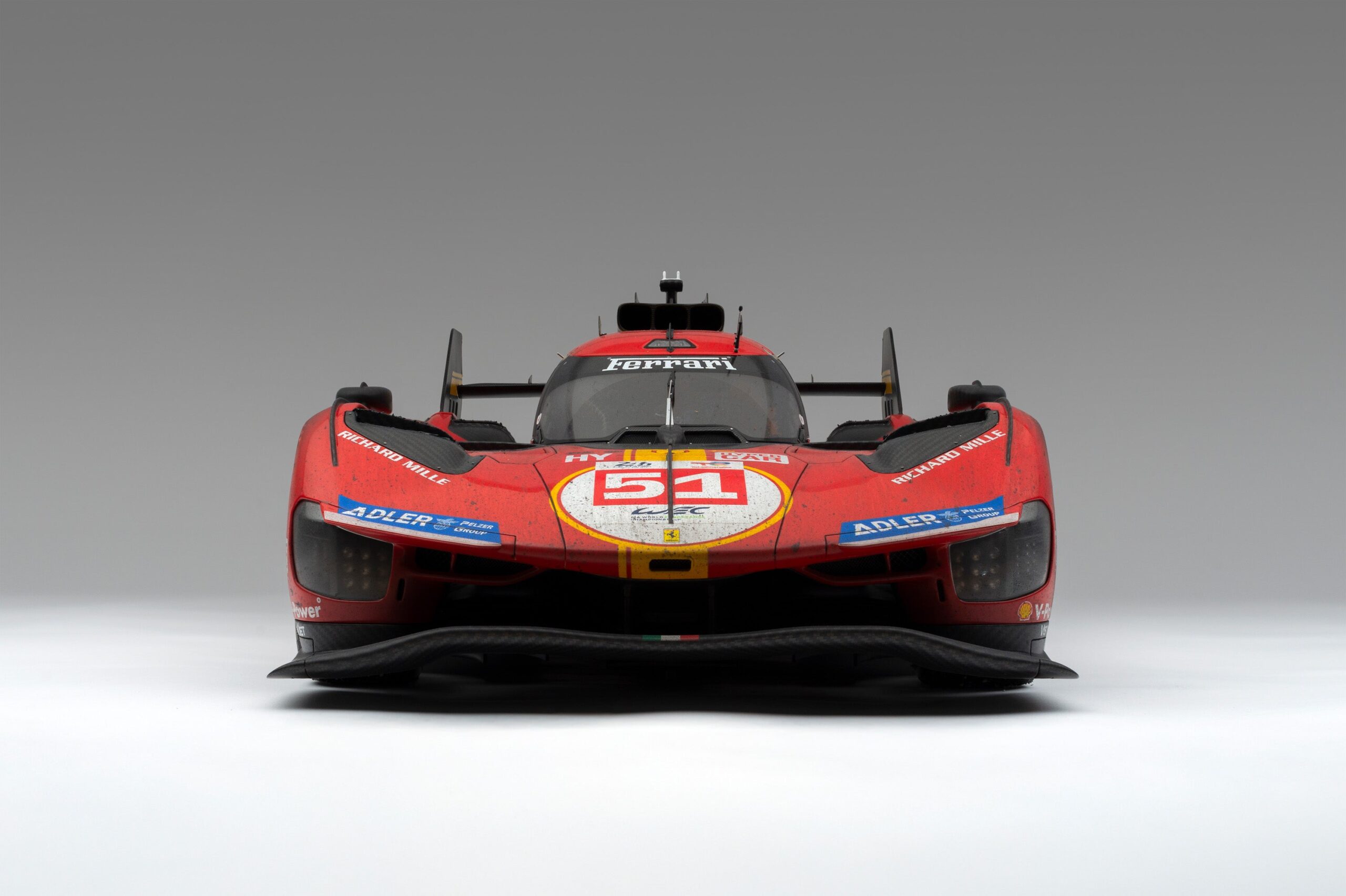 Amalgam Ferrari 499P 2023 Le Mans Winner (#51) Race Weathered - Rot | 1:8 – Bild 12