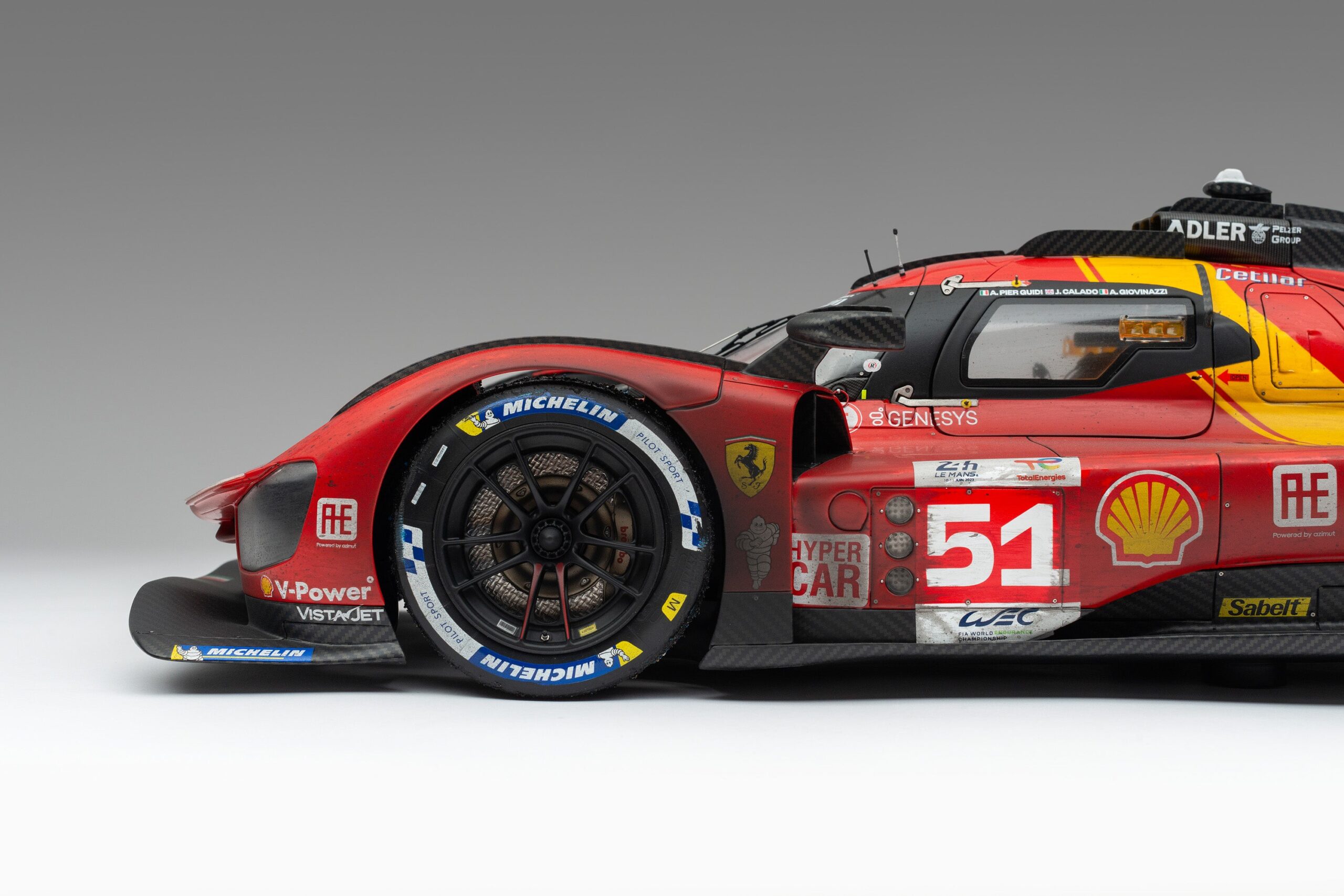 Amalgam Ferrari 499P 2023 Le Mans Winner (#51) Race Weathered - Rot | 1:8 – Bild 10
