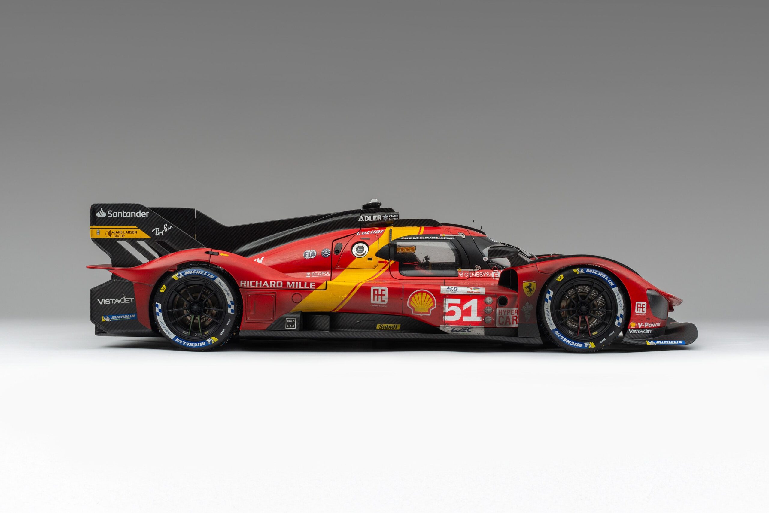 Amalgam Ferrari 499P 2023 Le Mans Winner (#51) Race Weathered - Rot | 1:8 – Bild 16