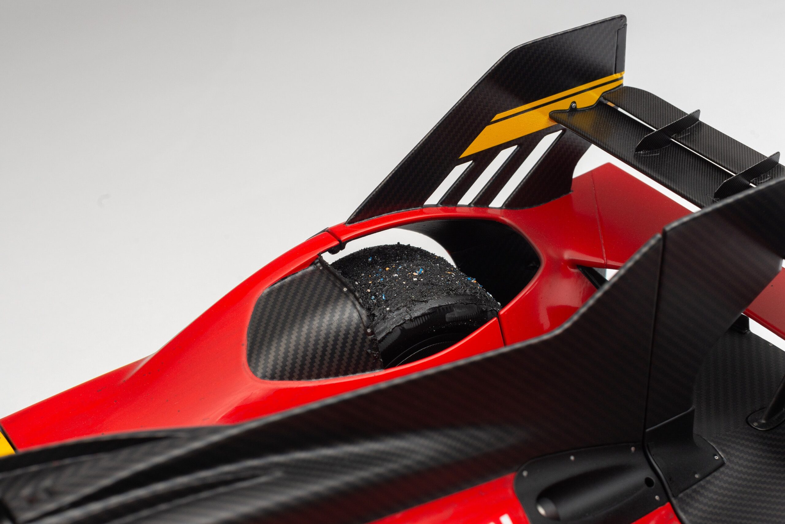 Amalgam Ferrari 499P 2023 Le Mans Winner (#51) Race Weathered - Rot | 1:8 – Bild 20