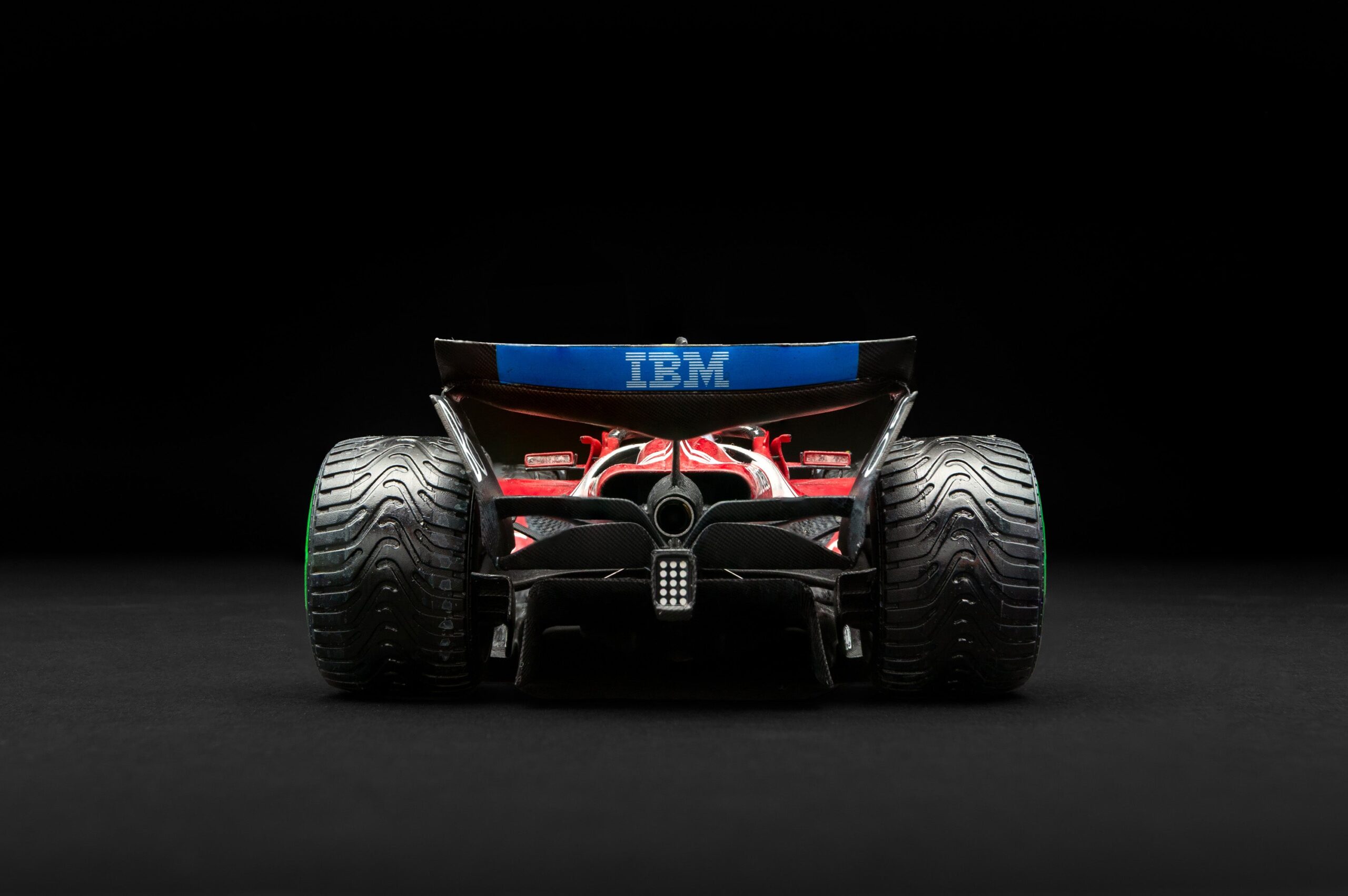 Amalgam Ferrari SF-25 Australian Grand Prix - Race Weathered - Lewis Hamilton - Rot | 1:18 – Bild 14
