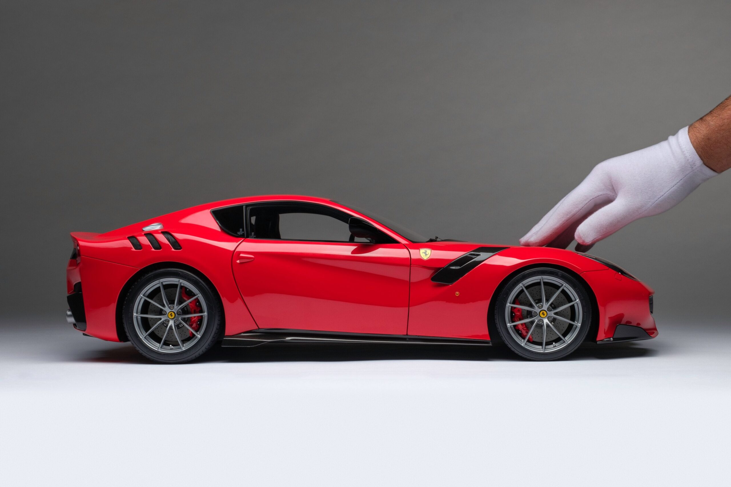 Amalgam Ferrari F12 TDF (2015) - Rot | 1:8 – Bild 3
