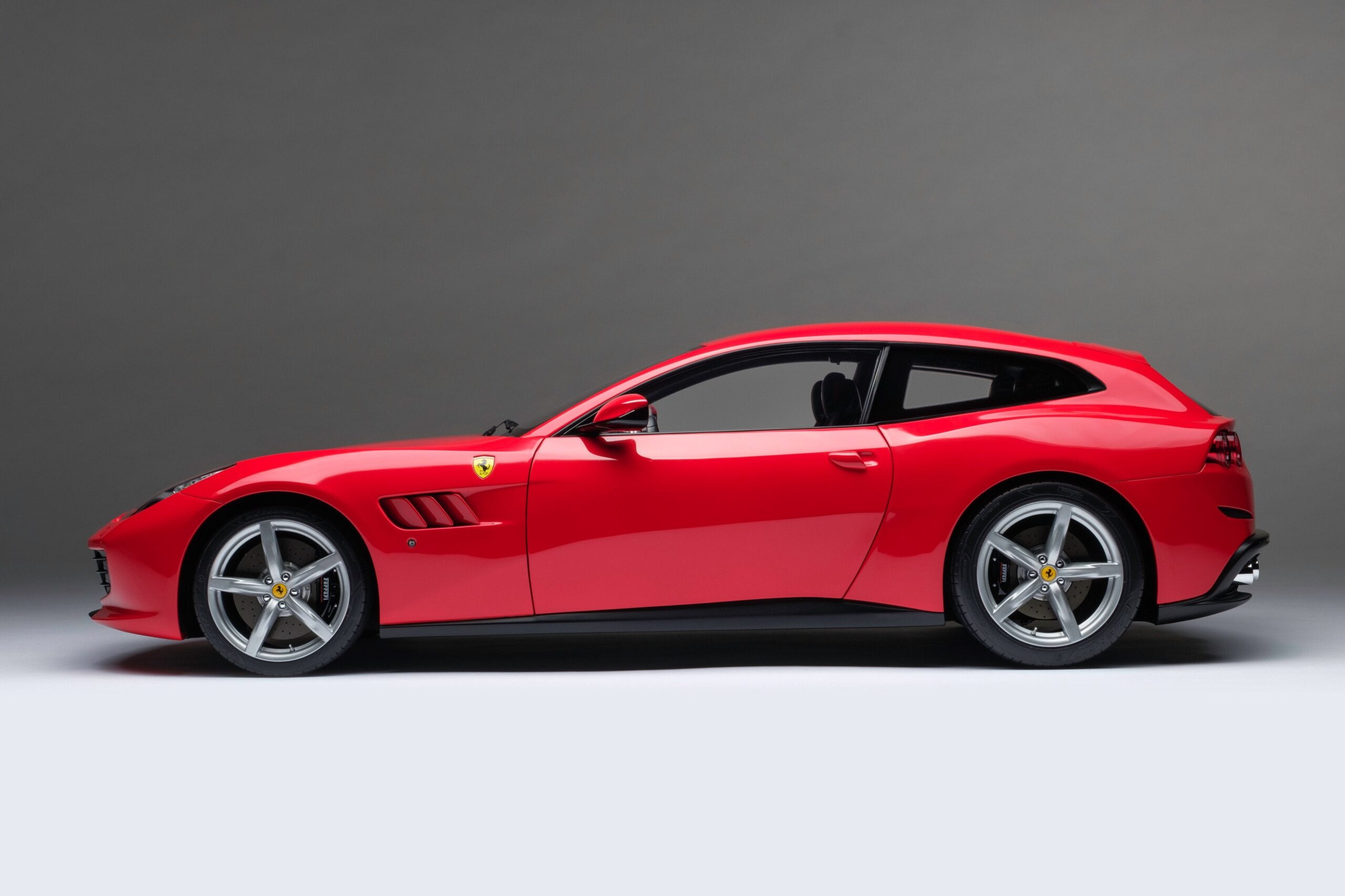 Amalgam Ferrari GTC4Lusso (2016) - Rot | 1:8 - 画像7