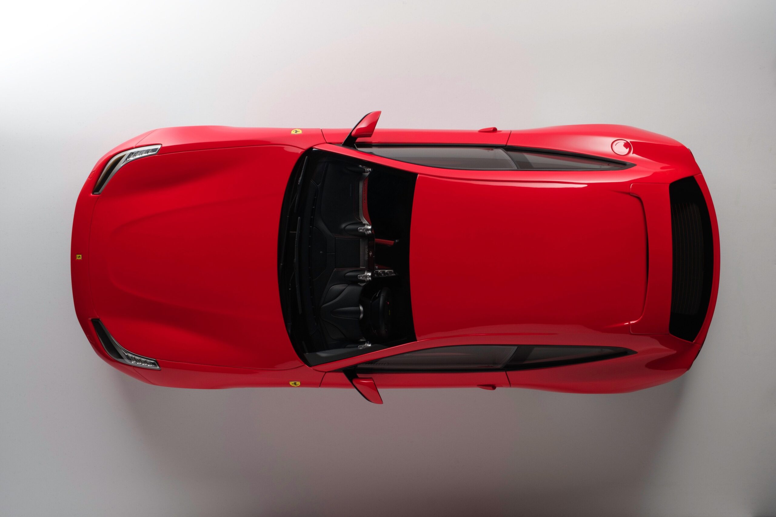 Amalgam Ferrari GTC4Lusso (2016) - Rot | 1:8 - 画像8
