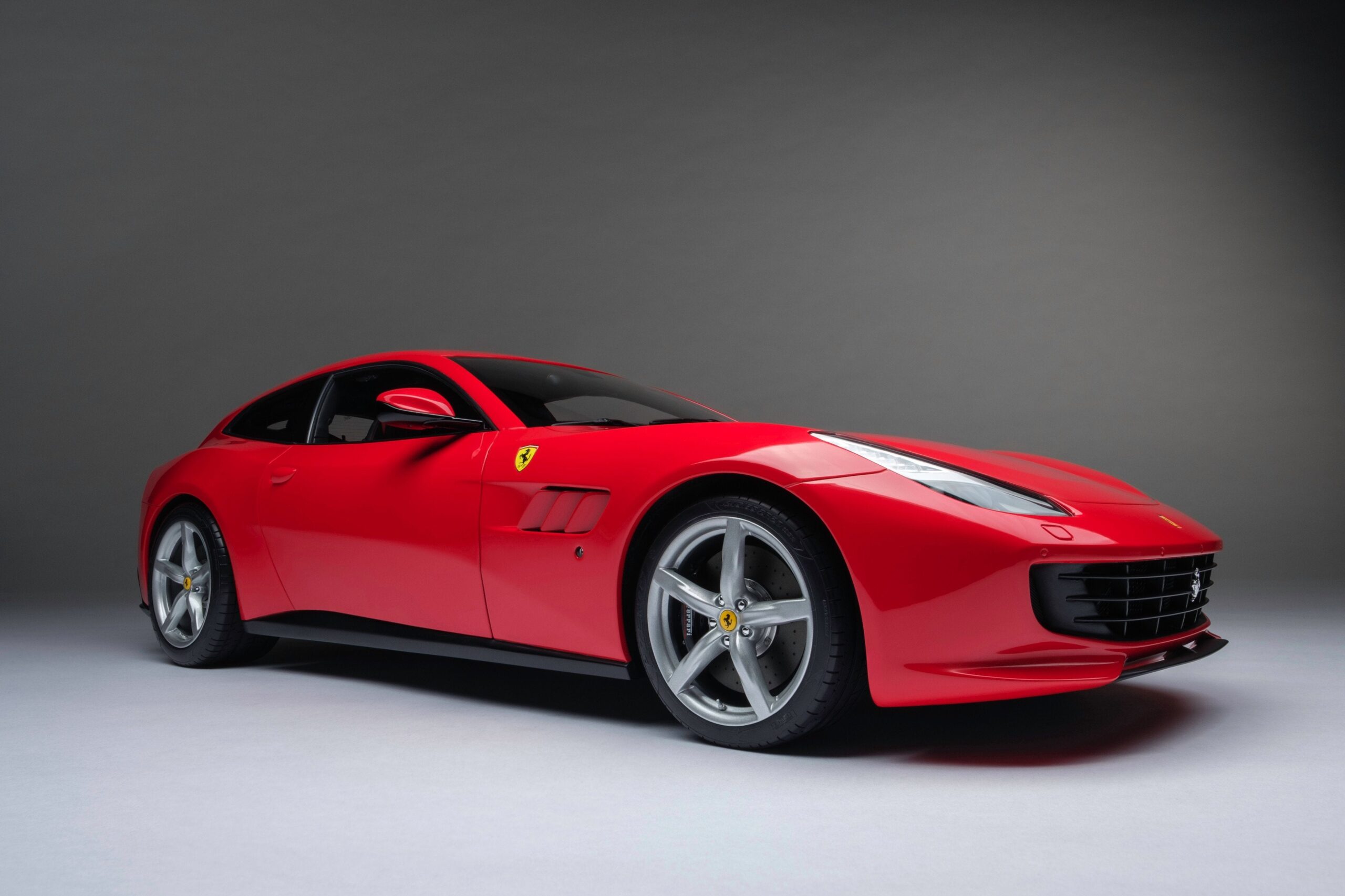 アマルガム フェラーリ GTC4Lusso (2016) - レッド | 1:8