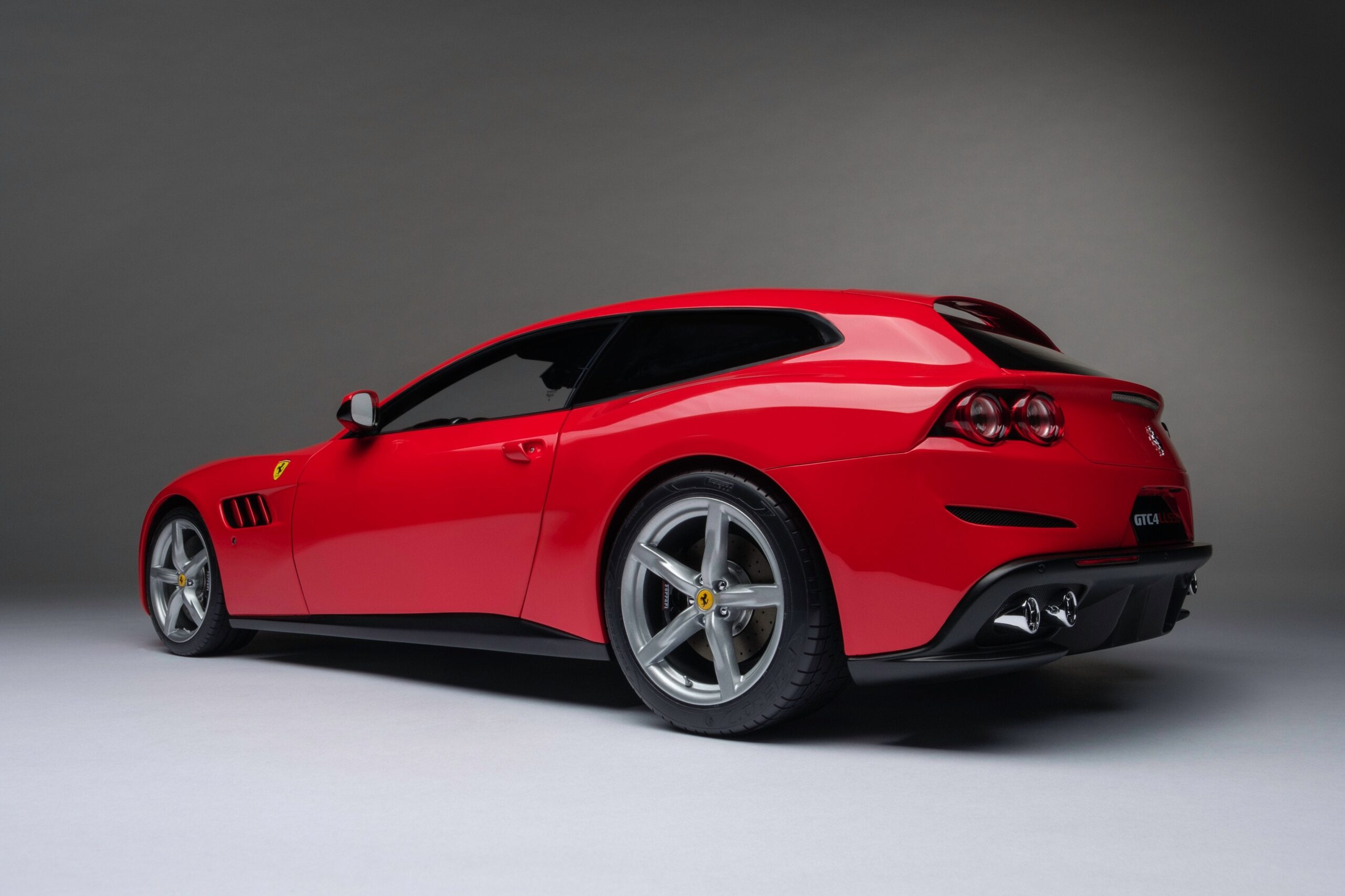 Amalgam Ferrari GTC4Lusso (2016) - Rot | 1:8 - 画像10
