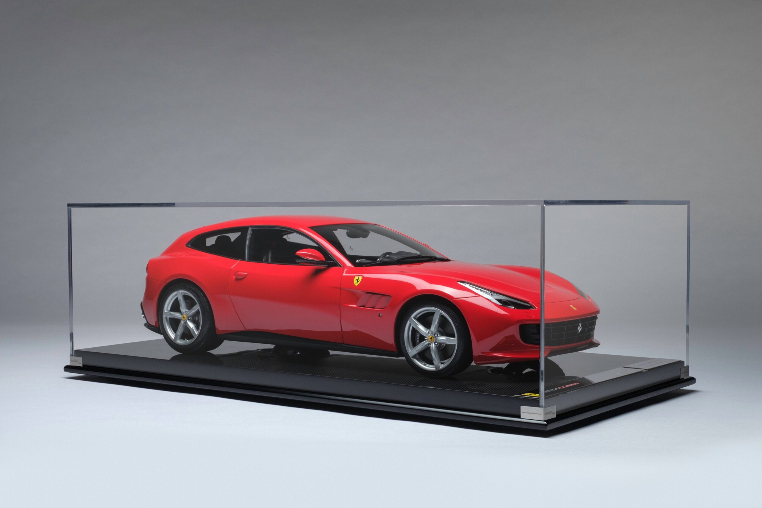 Amalgam Ferrari GTC4Lusso (2016) - Rot | 1:8 - 画像12