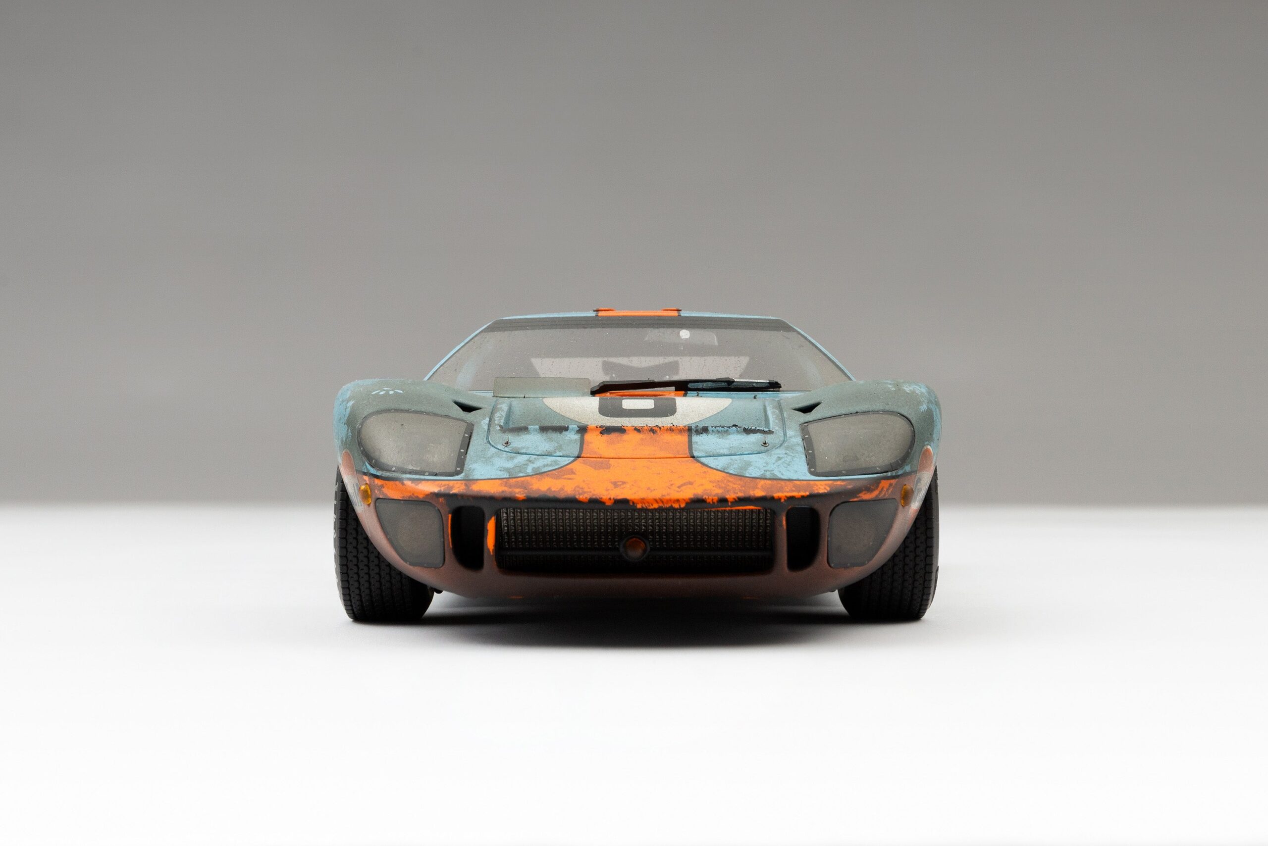 Amalgam Ford GT40 1969 Le Mans Sieger Race Weathered - Blau / Orange | 1:18 – Bild 10